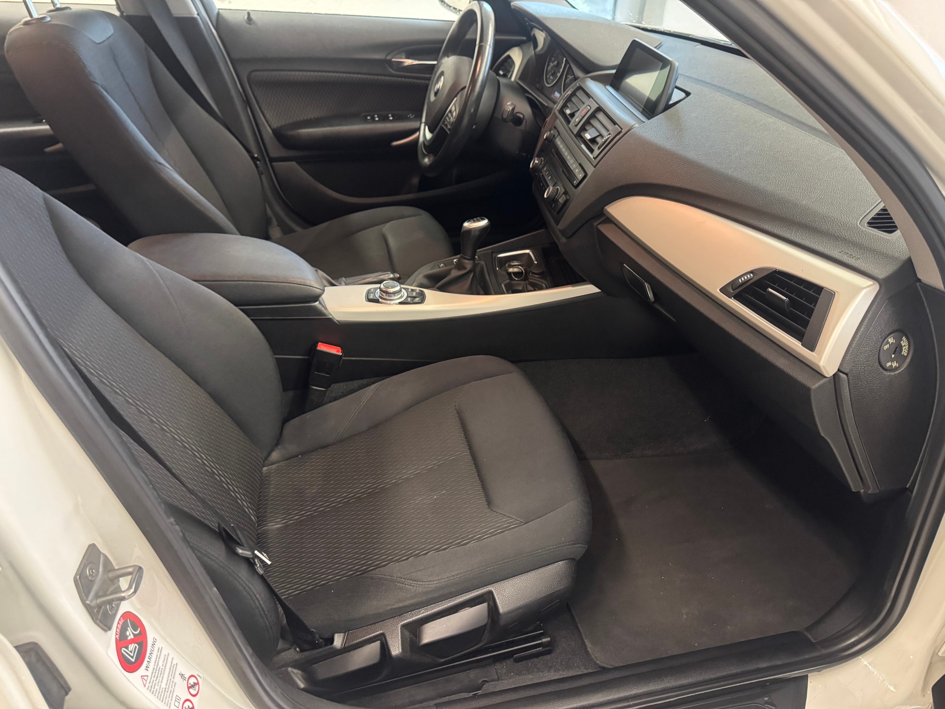 BMW 118d xDrive Sport Line-image-12