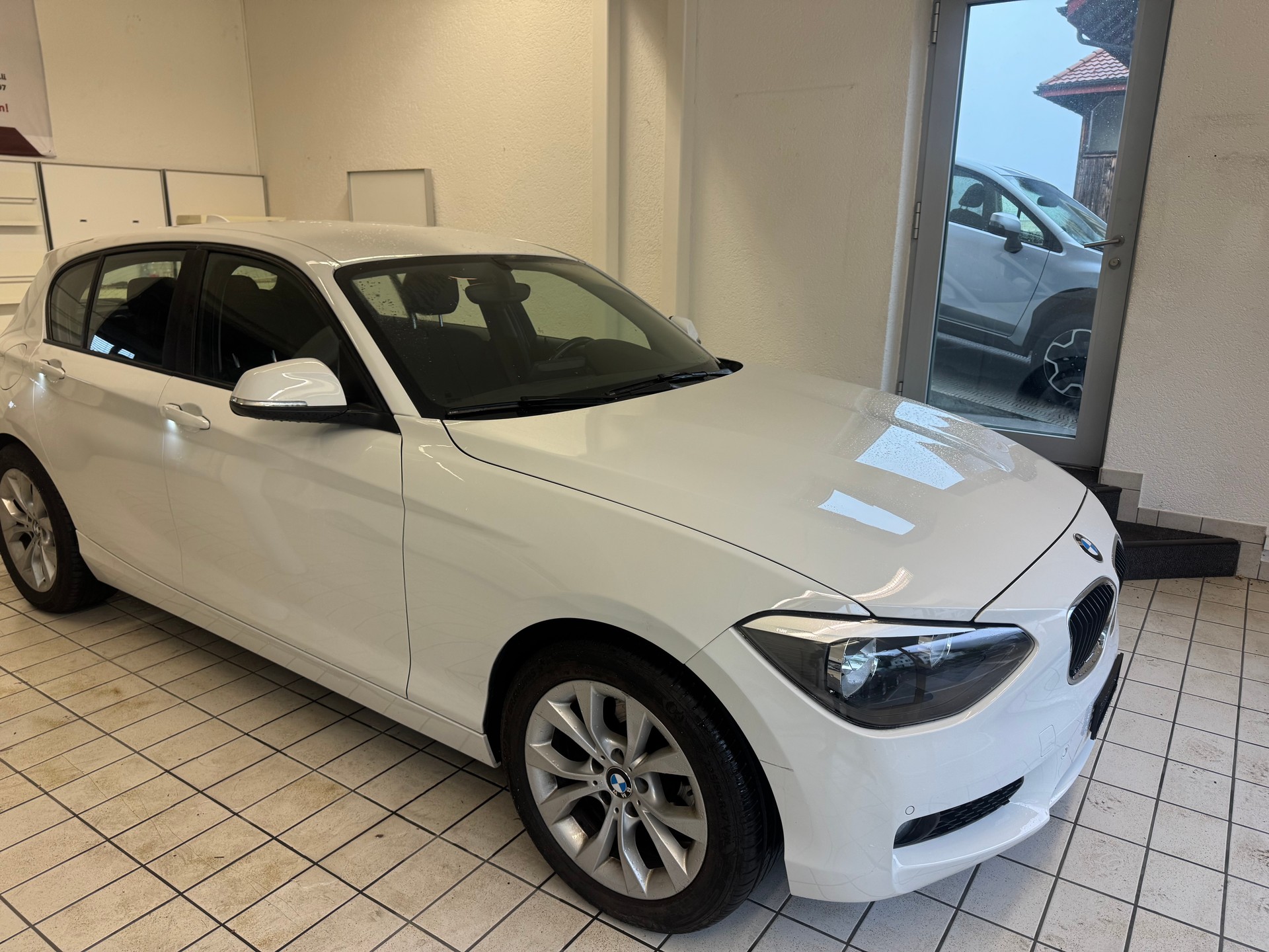 BMW 118d xDrive Sport Line-image-4