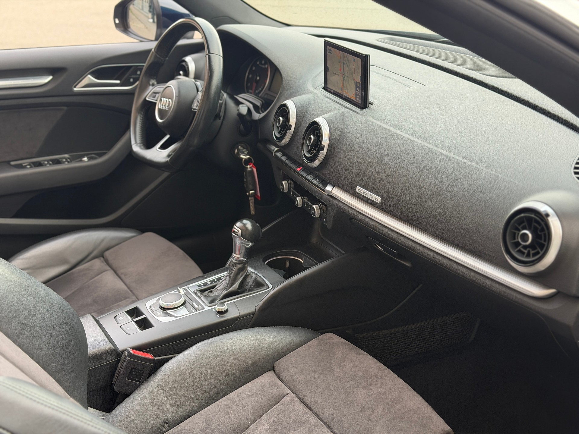 AUDI A3 Cabriolet 2.0 TFSI Sport S-tronic-image-19
