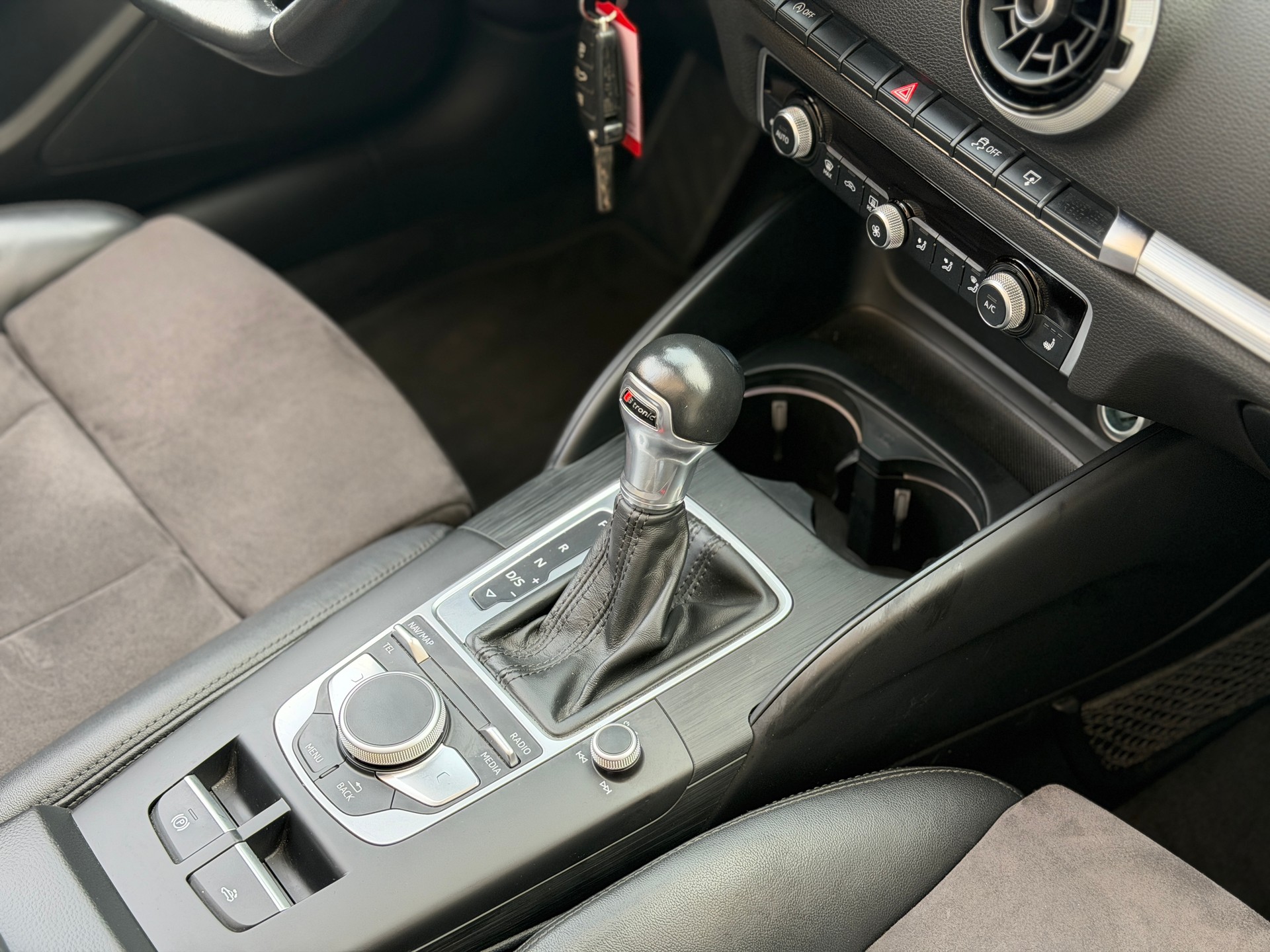 AUDI A3 Cabriolet 2.0 TFSI Sport S-tronic-image-21