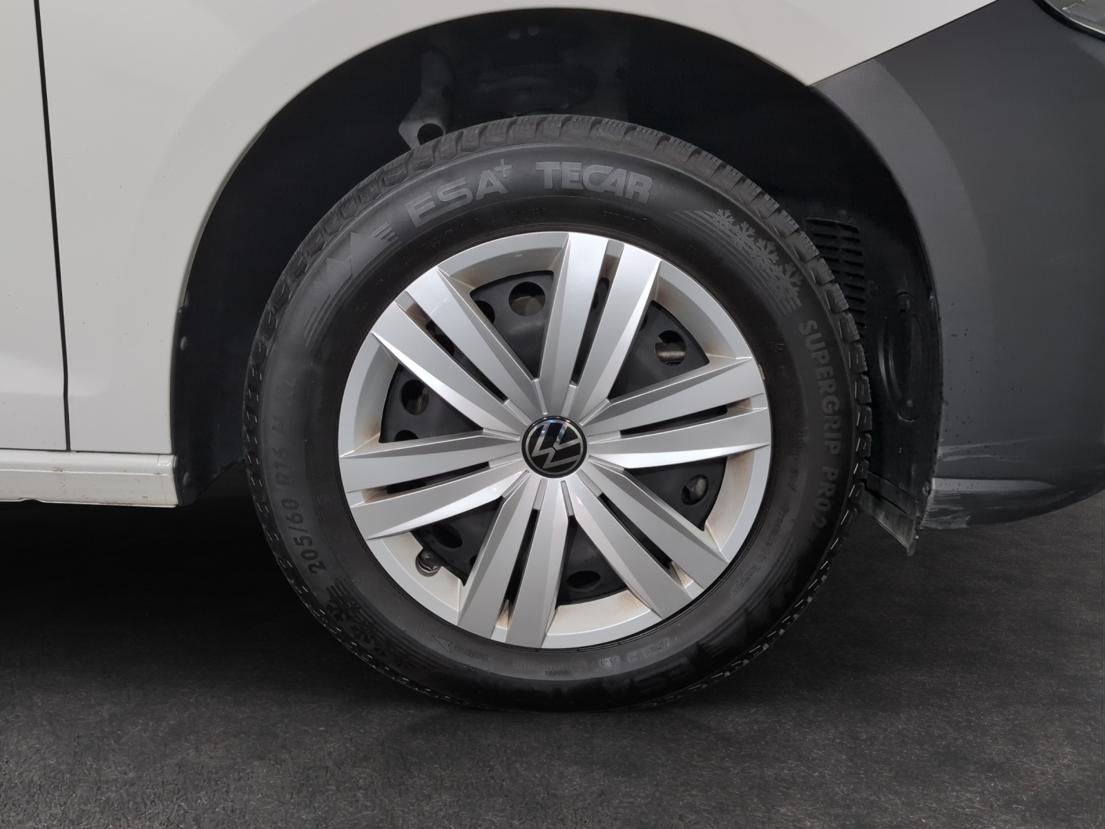 VW Caddy Cargo 2.0TDI 4Motion-image-4