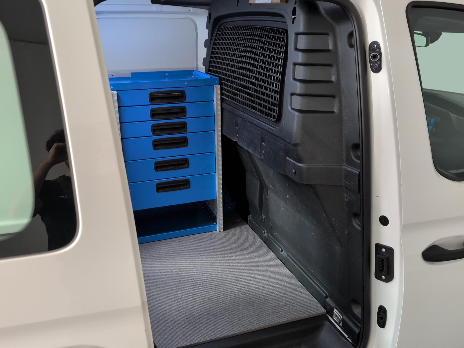 VW Caddy Cargo 2.0TDI 4Motion-image-8