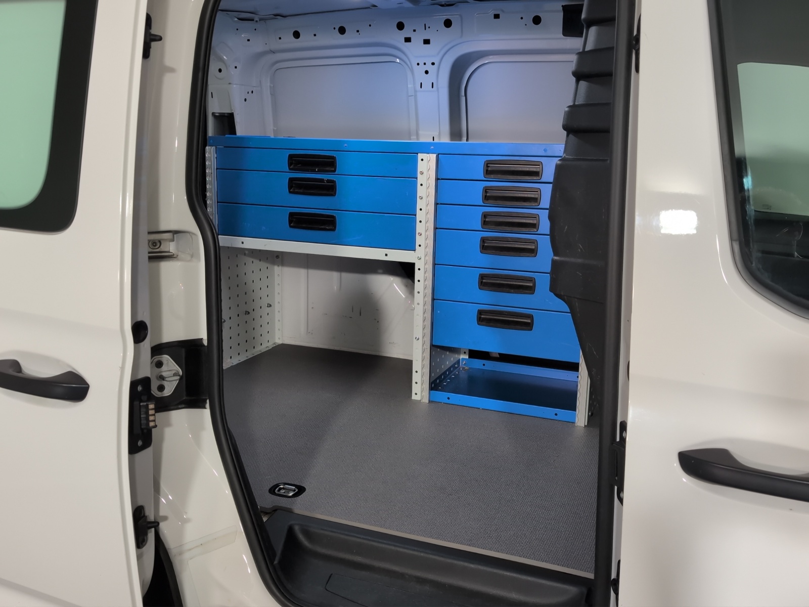 VW Caddy Cargo 2.0TDI 4Motion-image-7