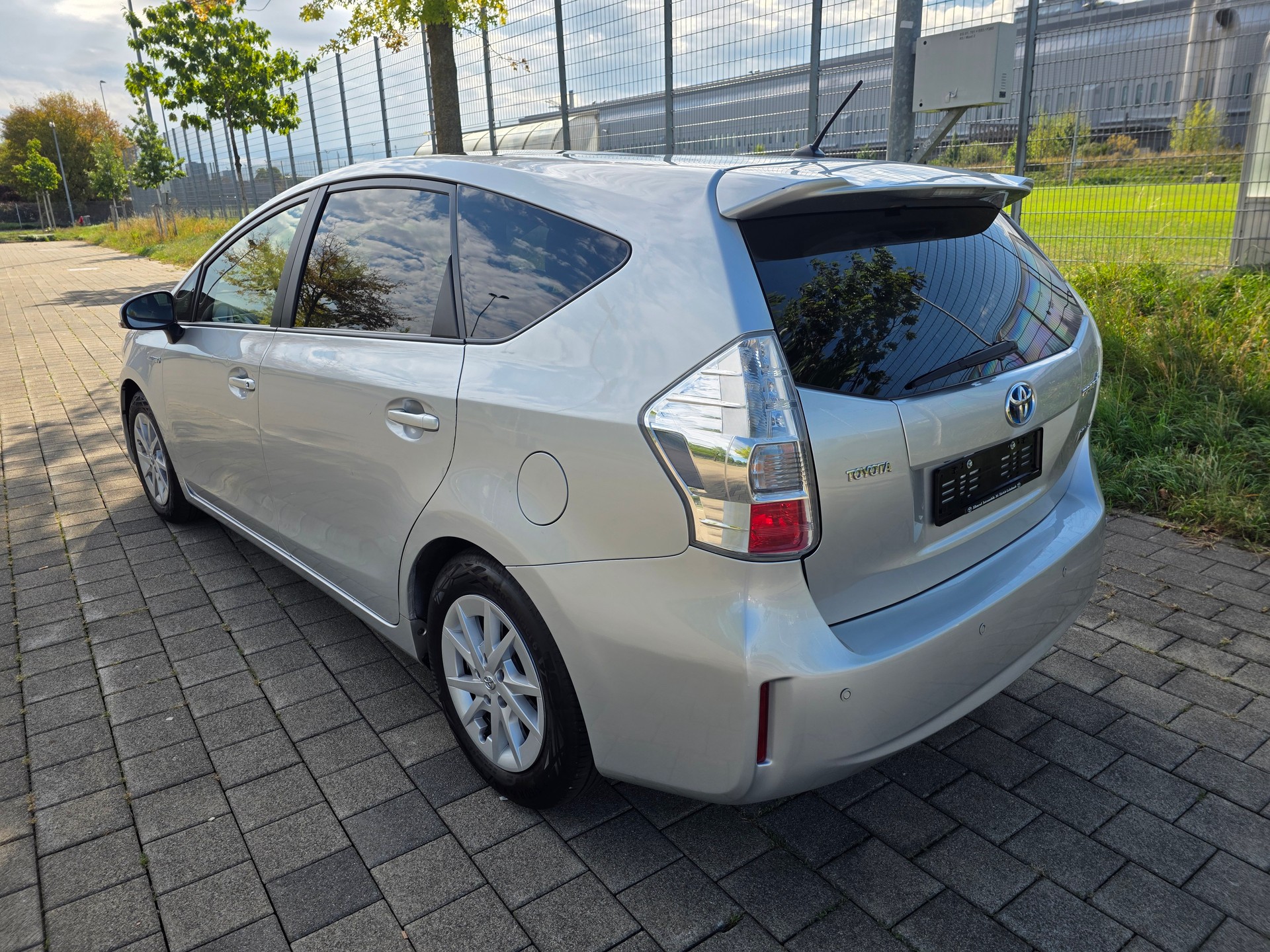 TOYOTA Prius+ 1.8 VVT-i HSD Sol-image-5