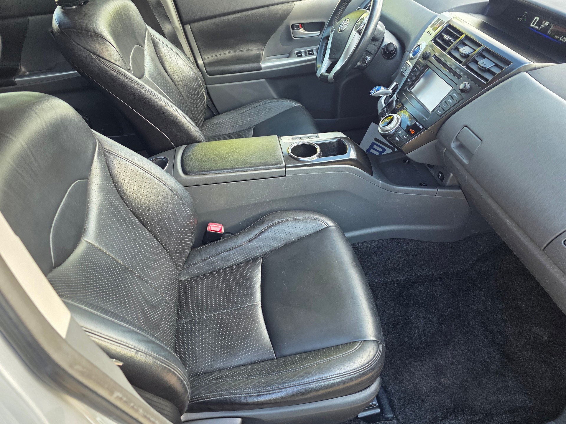 TOYOTA Prius+ 1.8 VVT-i HSD Sol-image-9