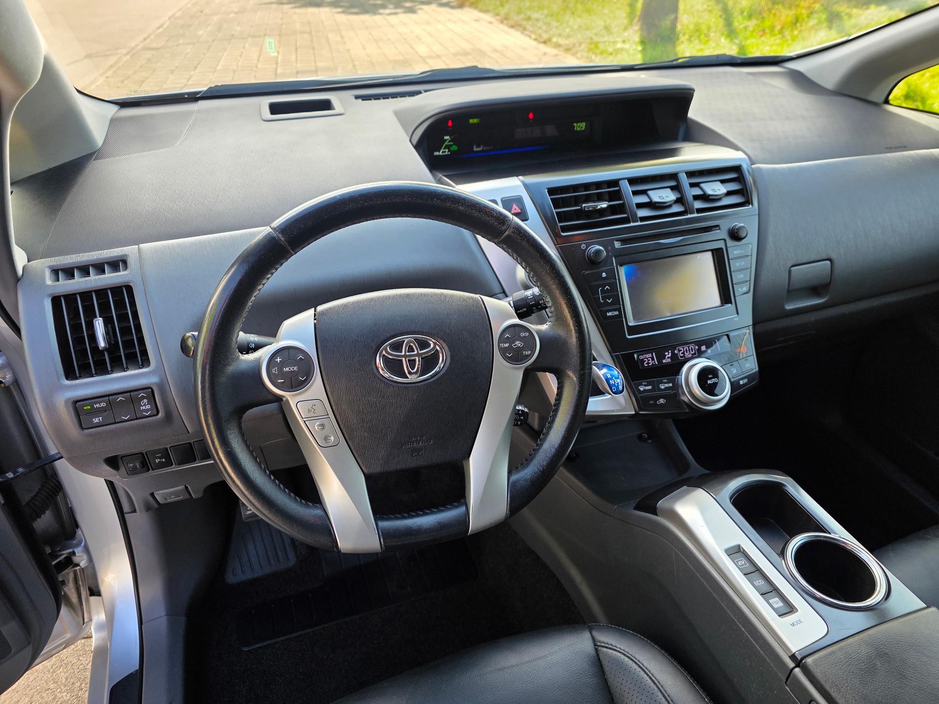 TOYOTA Prius+ 1.8 VVT-i HSD Sol-image-12