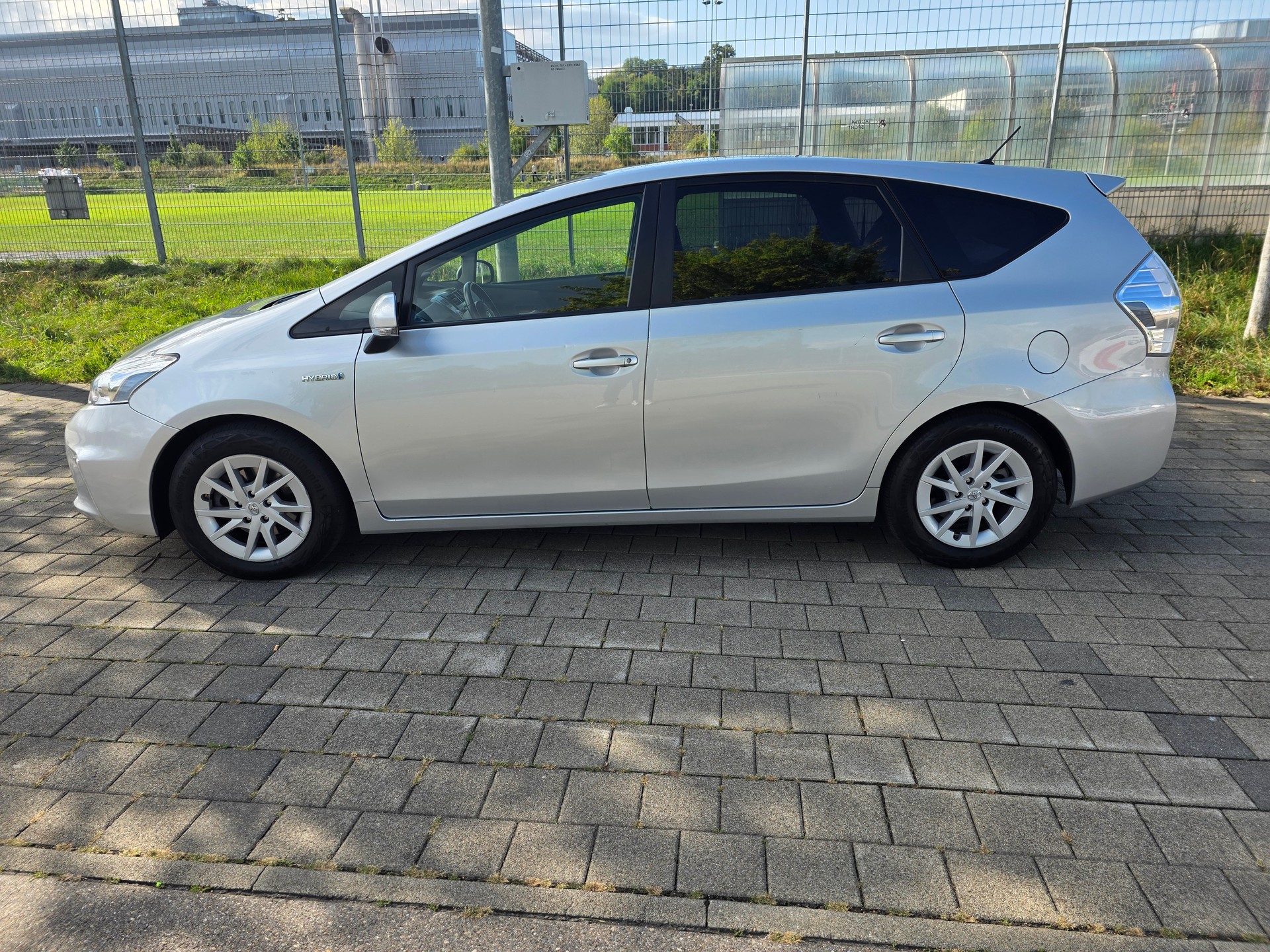 TOYOTA Prius+ 1.8 VVT-i HSD Sol-image-4