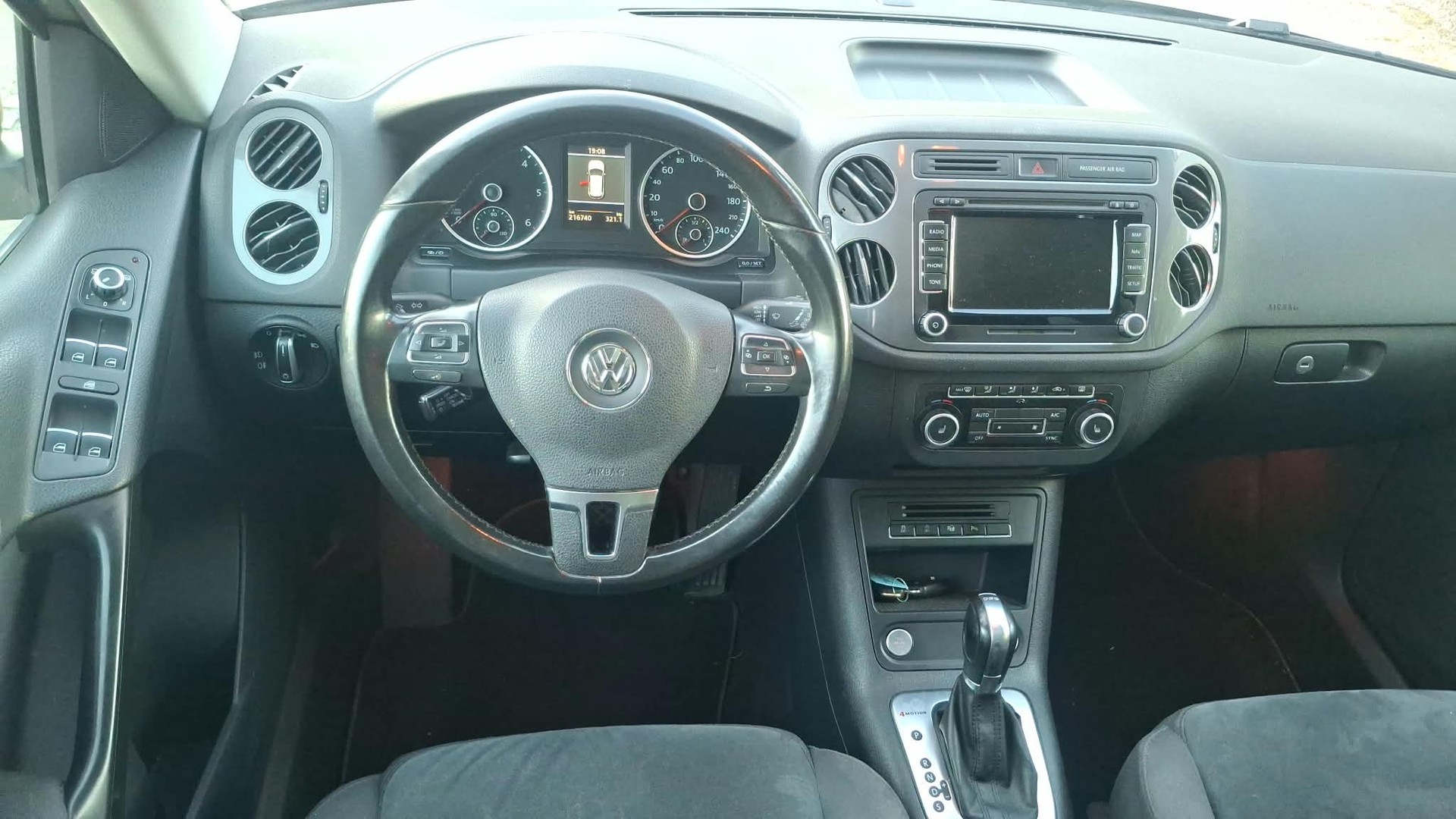 VW Tiguan 2.0 TDI BlueMotion Trend&Fun 4Motion DSG-image-8