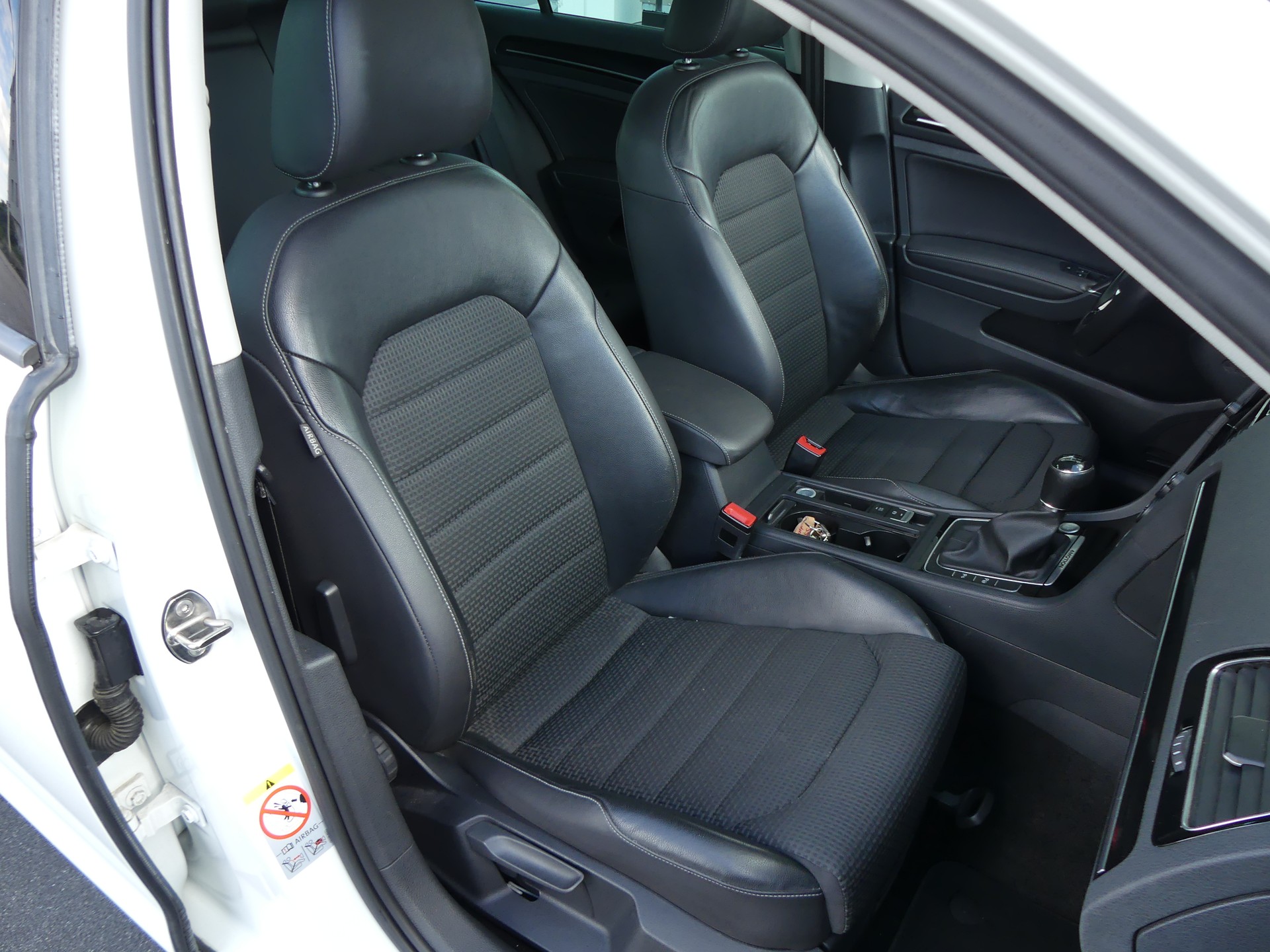 VW Golf 2.0 TDI Highline 4Motion-image-12