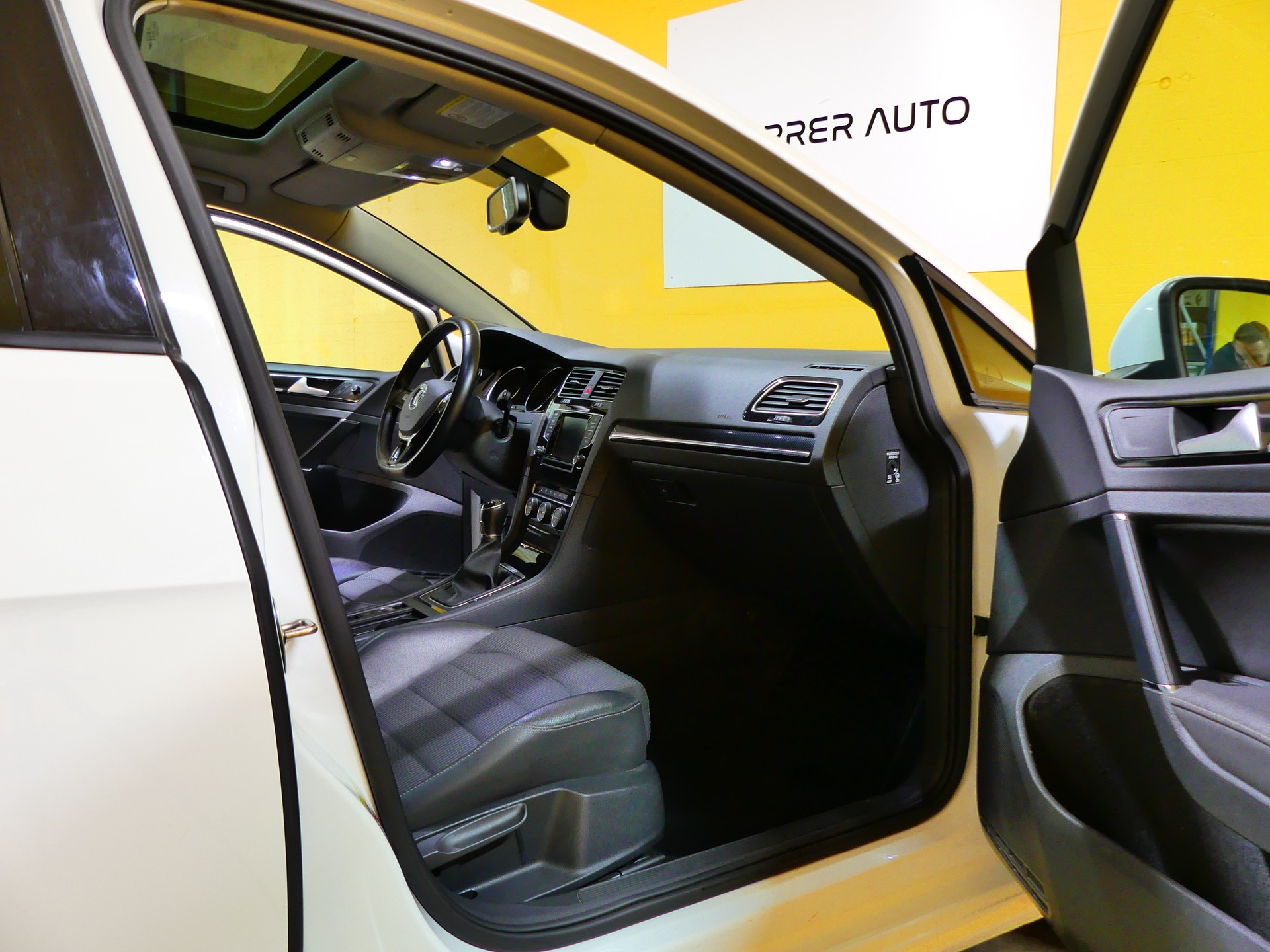 VW Golf 2.0 TDI Highline 4Motion-image-10