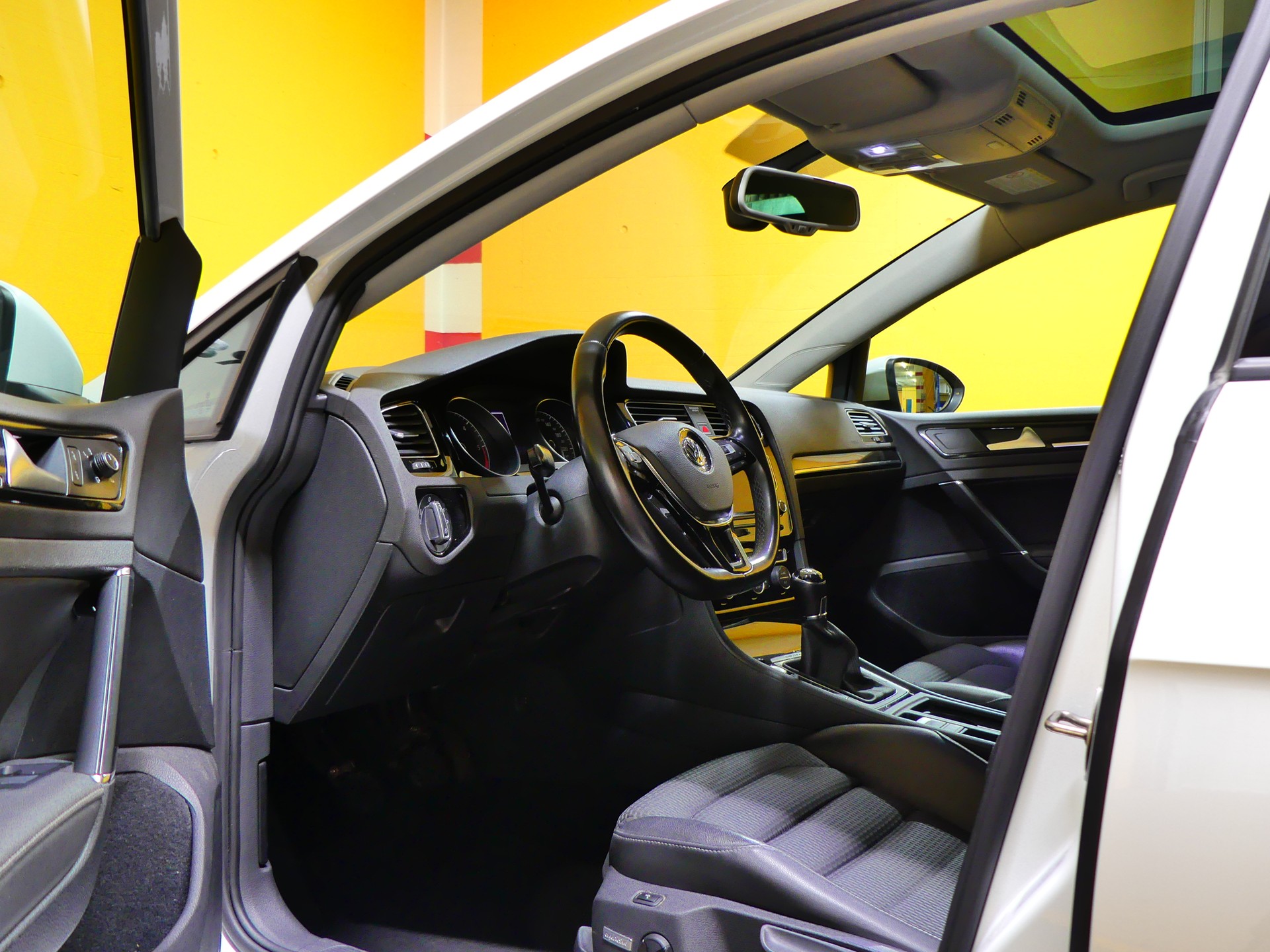 VW Golf 2.0 TDI Highline 4Motion-image-9