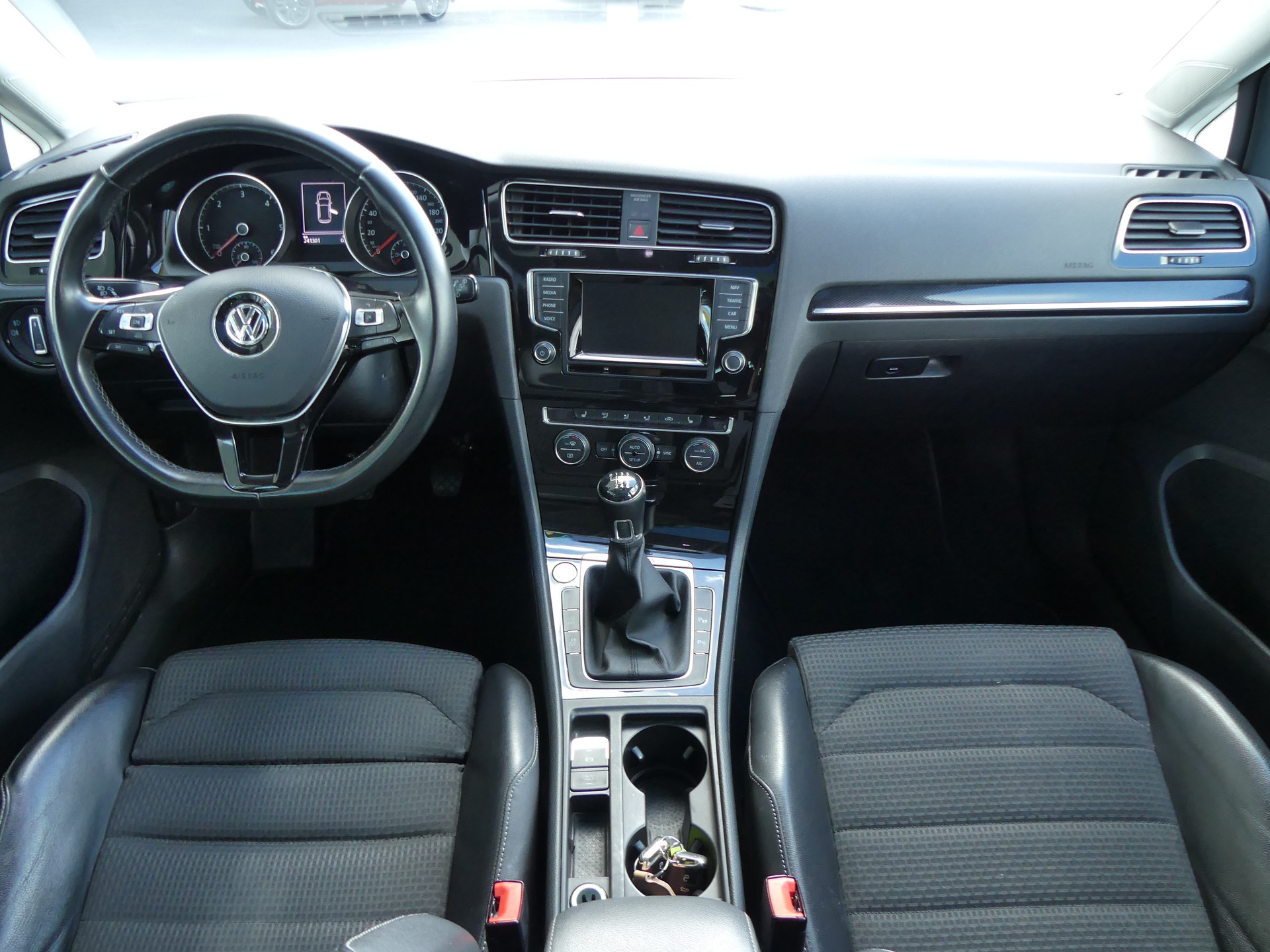 VW Golf 2.0 TDI Highline 4Motion-image-13