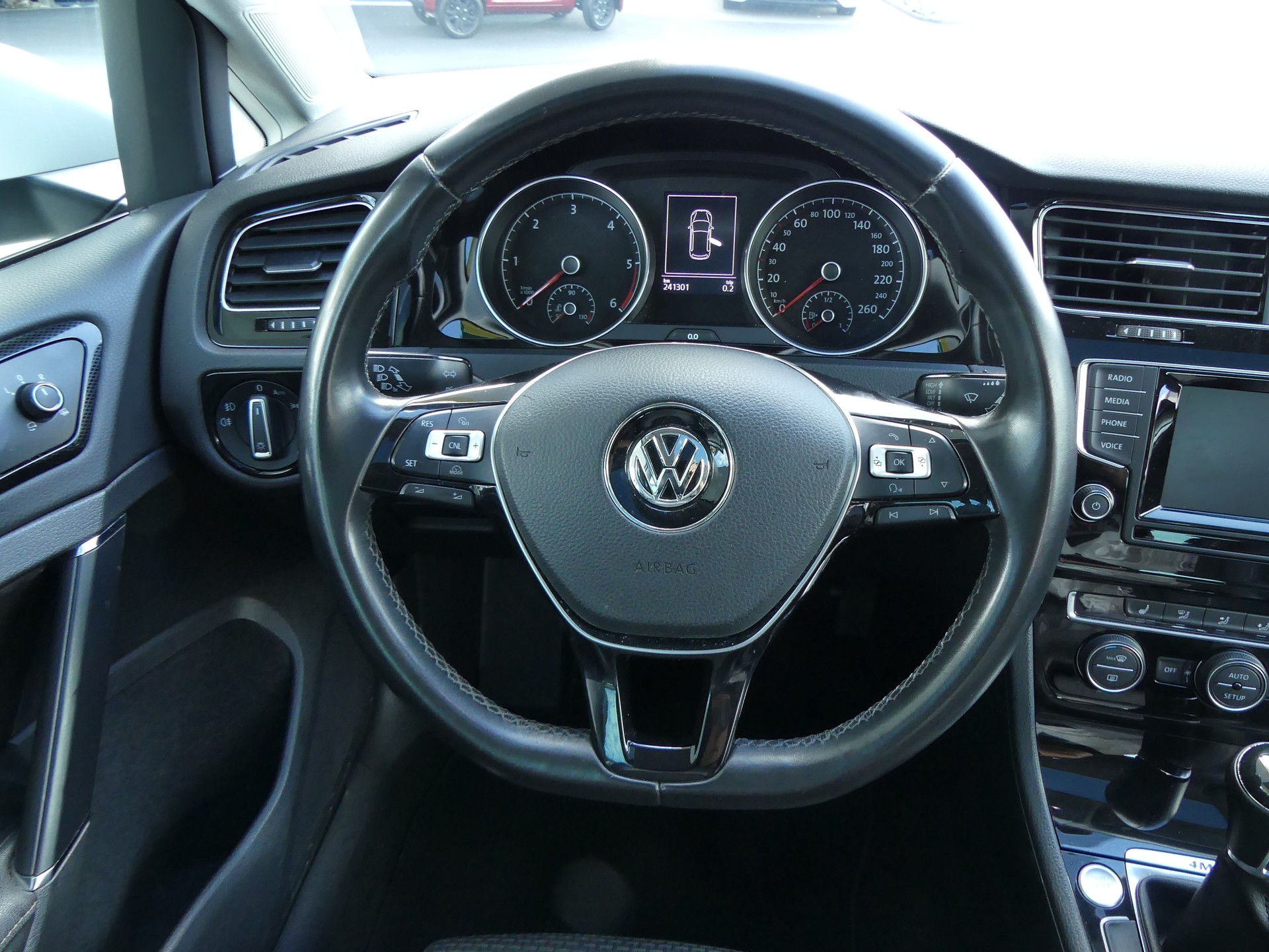 VW Golf 2.0 TDI Highline 4Motion-image-14