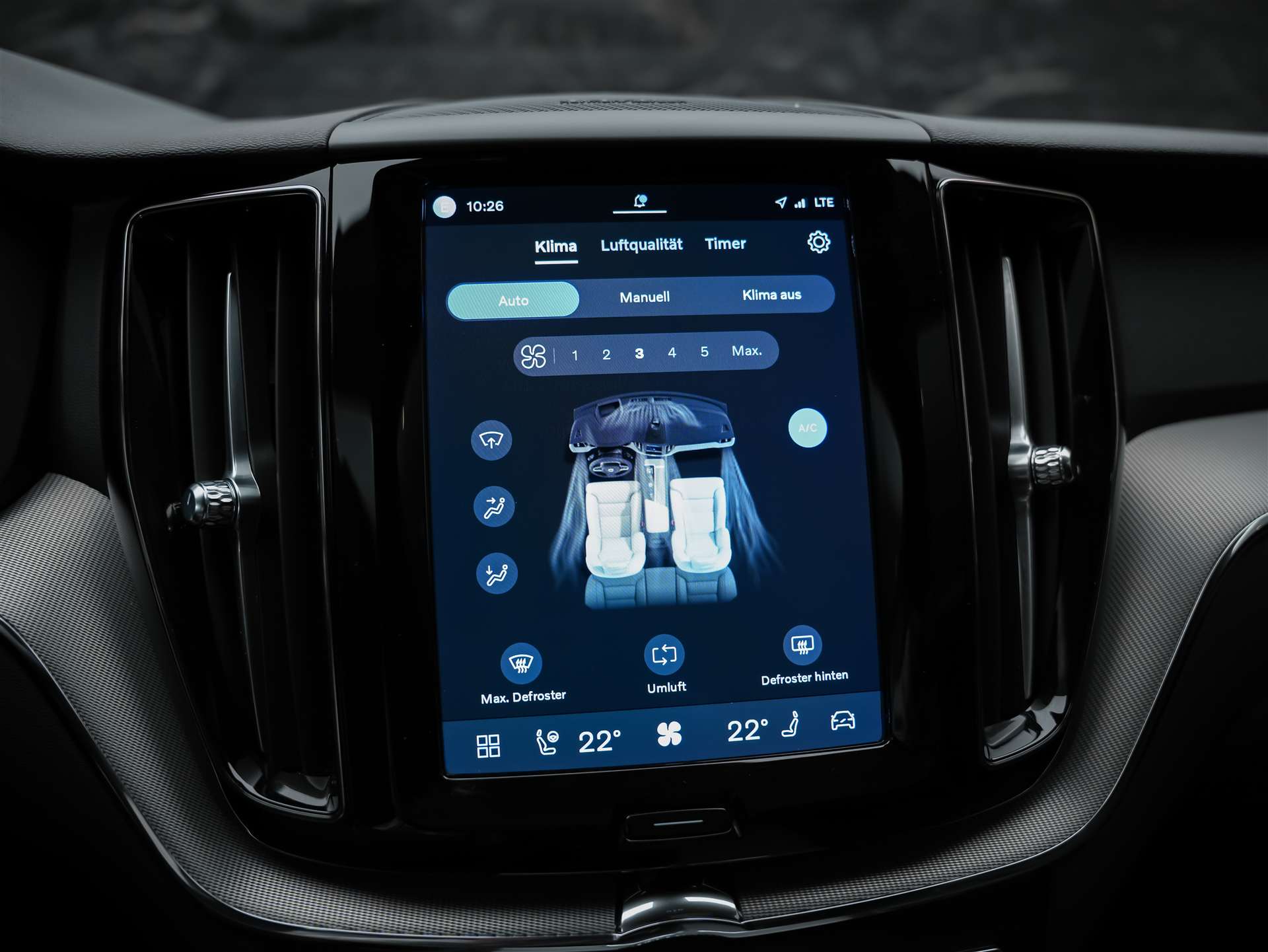 VOLVO XC60 B4 Benzin Mild Hybrid Core Geartronic *Panorama*Lenkradheizung*Harman/Kardon*-image-32