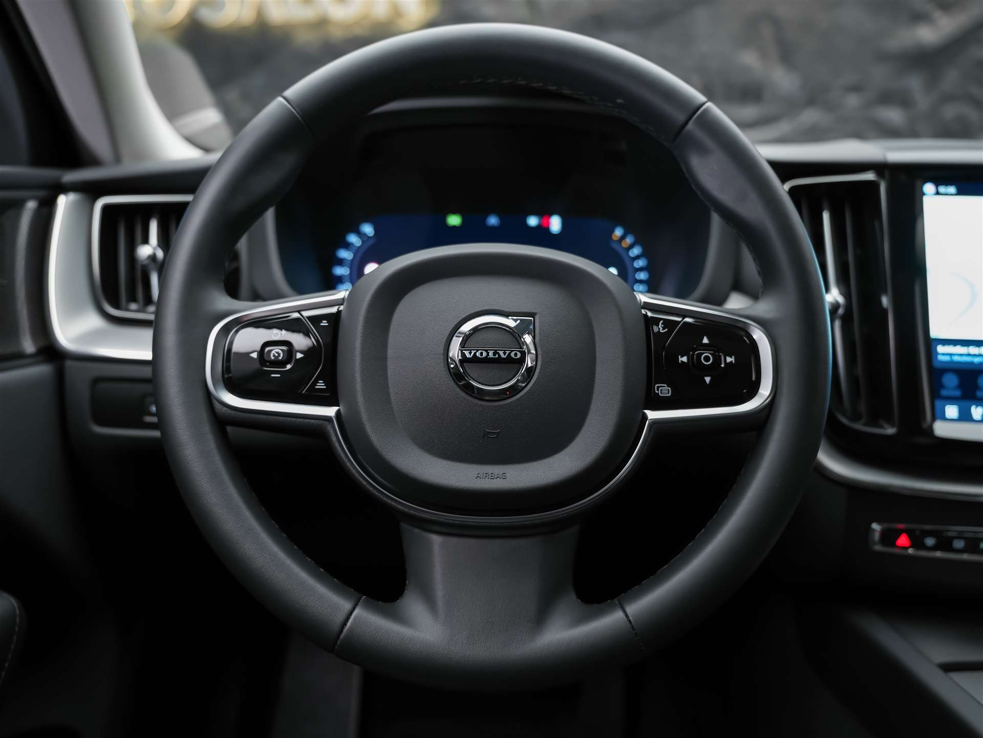 VOLVO XC60 B4 Benzin Mild Hybrid Core Geartronic *Panorama*Lenkradheizung*Harman/Kardon*-image-28