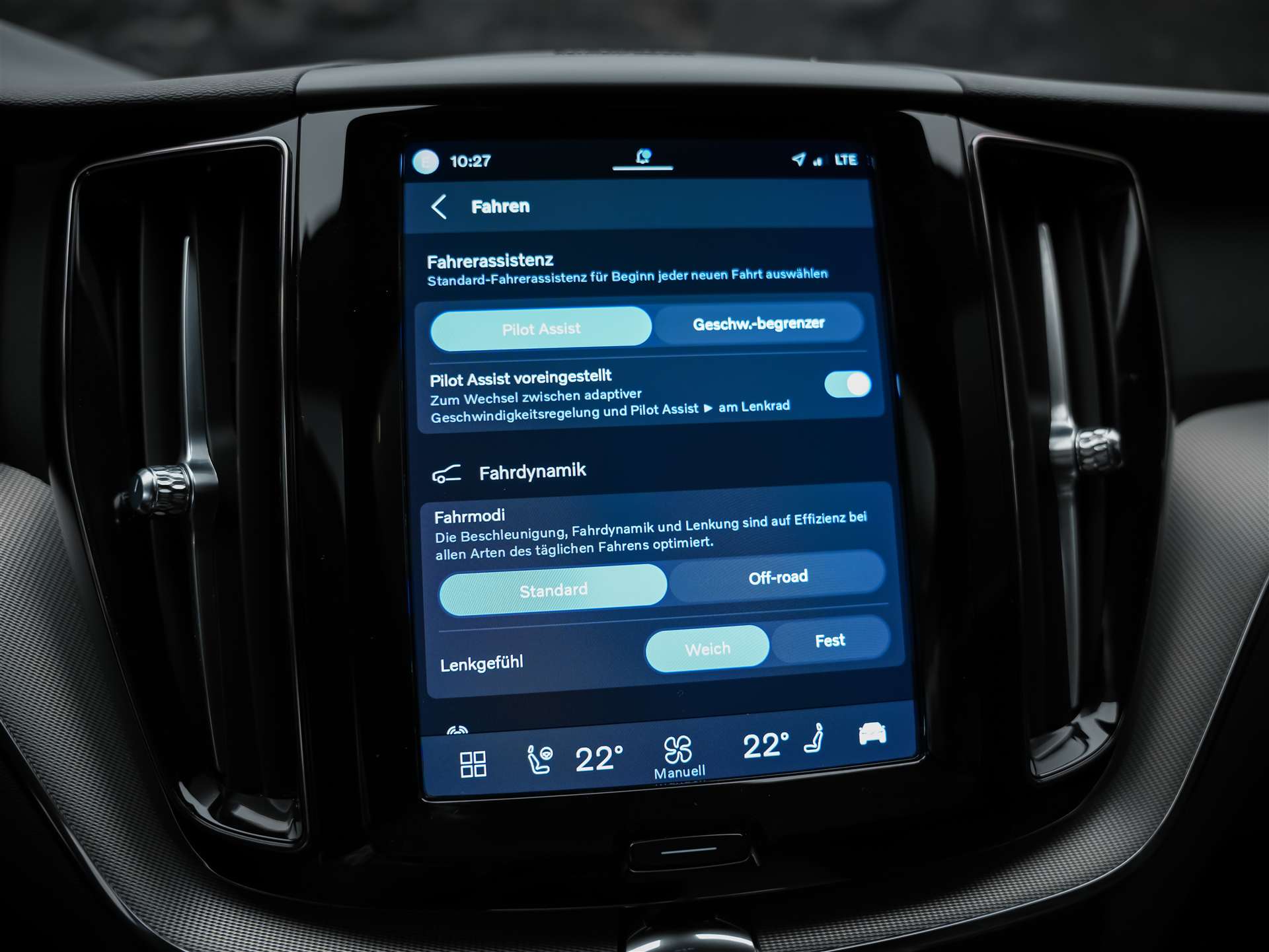 VOLVO XC60 B4 Benzin Mild Hybrid Core Geartronic *Panorama*Lenkradheizung*Harman/Kardon*-image-36