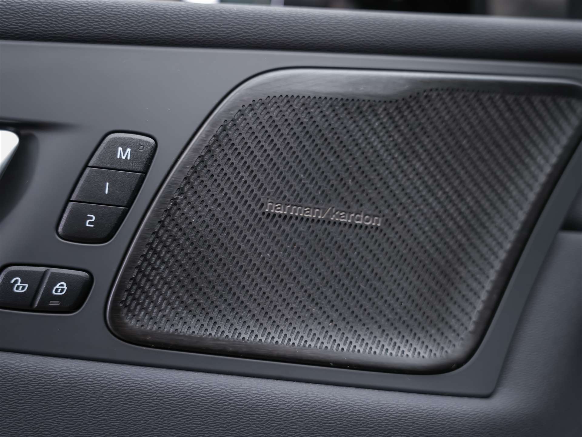 VOLVO XC60 B4 Benzin Mild Hybrid Core Geartronic *Panorama*Lenkradheizung*Harman/Kardon*-image-26