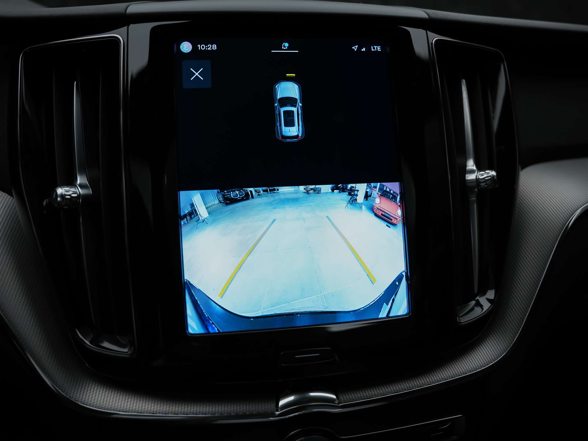 VOLVO XC60 B4 Benzin Mild Hybrid Core Geartronic *Panorama*Lenkradheizung*Harman/Kardon*-image-42