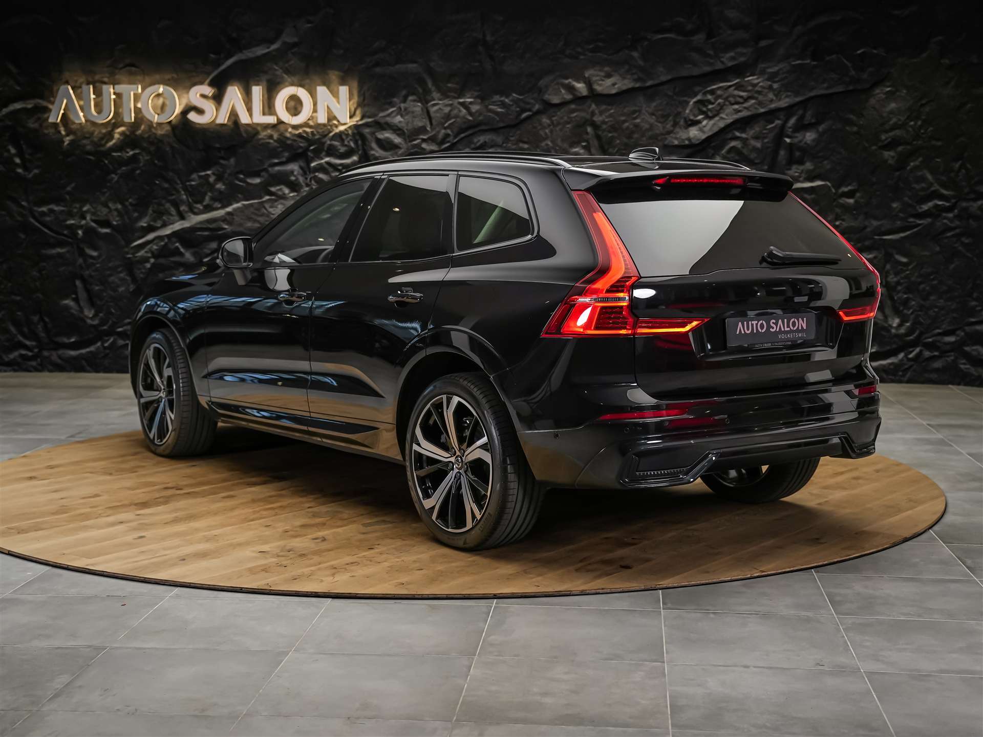 VOLVO XC60 B4 Benzin Mild Hybrid Core Geartronic *Panorama*Lenkradheizung*Harman/Kardon*-image-2