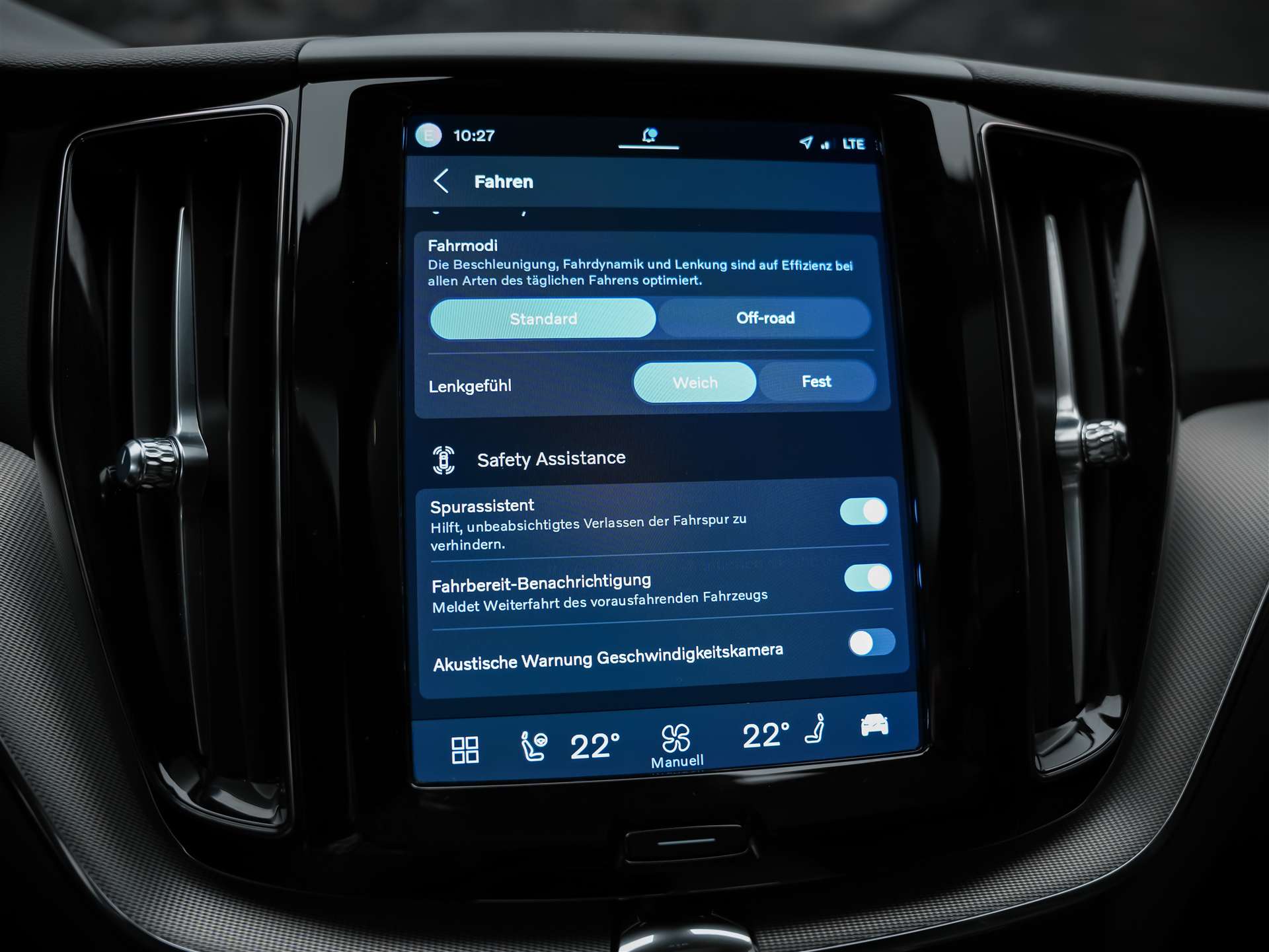 VOLVO XC60 B4 Benzin Mild Hybrid Core Geartronic *Panorama*Lenkradheizung*Harman/Kardon*-image-37