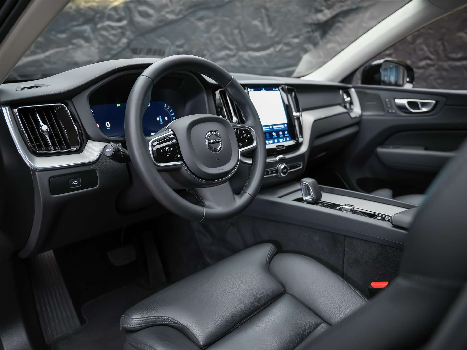 VOLVO XC60 B4 Benzin Mild Hybrid Core Geartronic *Panorama*Lenkradheizung*Harman/Kardon*-image-7