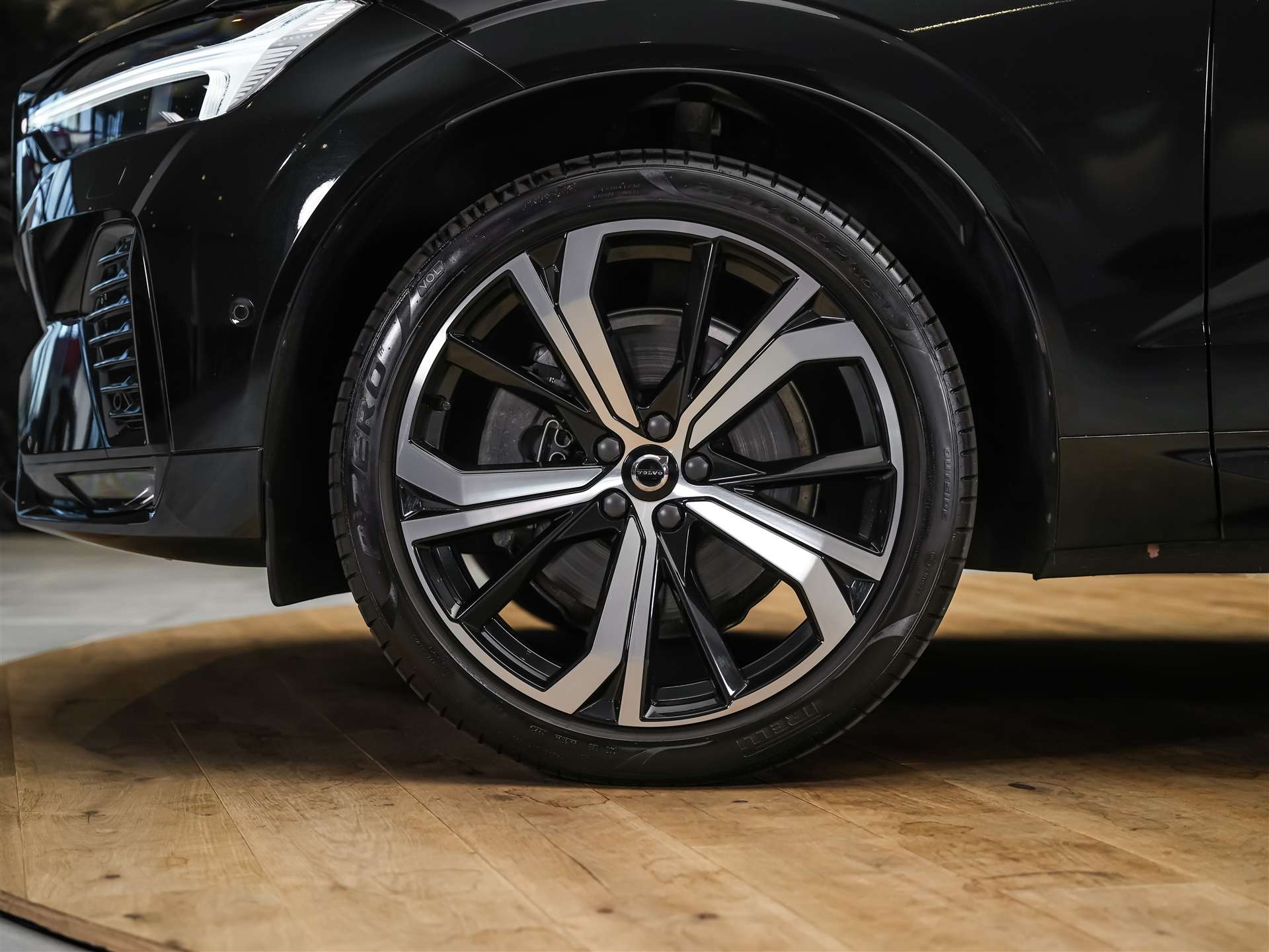 VOLVO XC60 B4 Benzin Mild Hybrid Core Geartronic *Panorama*Lenkradheizung*Harman/Kardon*-image-18