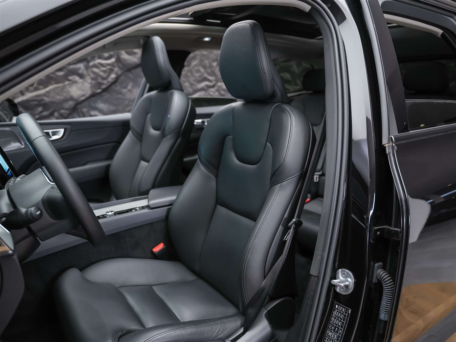 VOLVO XC60 B4 Benzin Mild Hybrid Core Geartronic *Panorama*Lenkradheizung*Harman/Kardon*-image-8