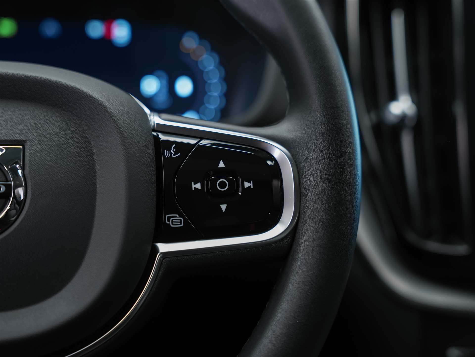 VOLVO XC60 B4 Benzin Mild Hybrid Core Geartronic *Panorama*Lenkradheizung*Harman/Kardon*-image-30