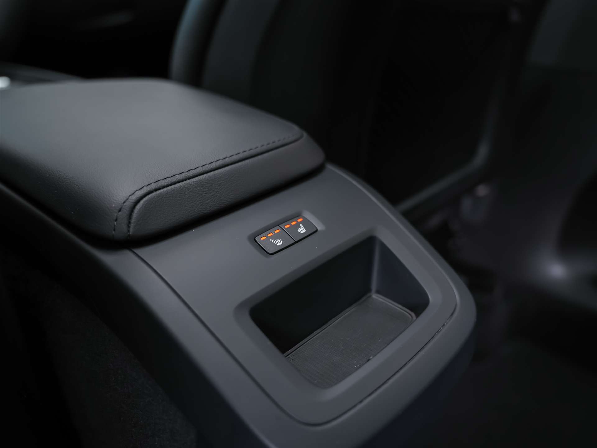 VOLVO XC60 B4 Benzin Mild Hybrid Core Geartronic *Panorama*Lenkradheizung*Harman/Kardon*-image-15