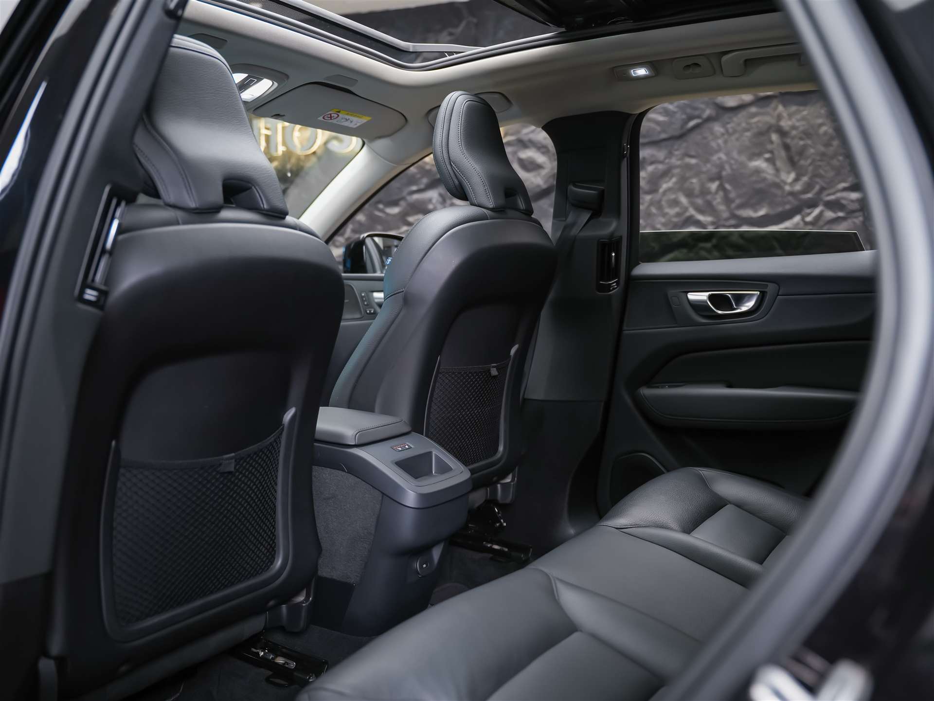 VOLVO XC60 B4 Benzin Mild Hybrid Core Geartronic *Panorama*Lenkradheizung*Harman/Kardon*-image-11