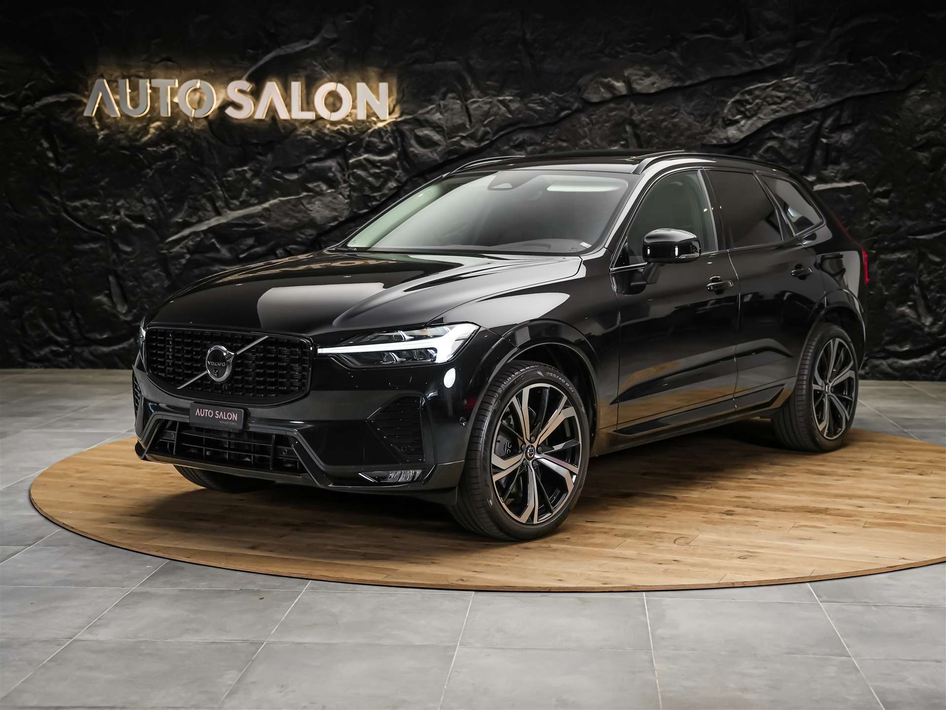 VOLVO XC60 B4 Benzin Mild Hybrid Core Geartronic *Panorama*Lenkradheizung*Harman/Kardon*-image-0