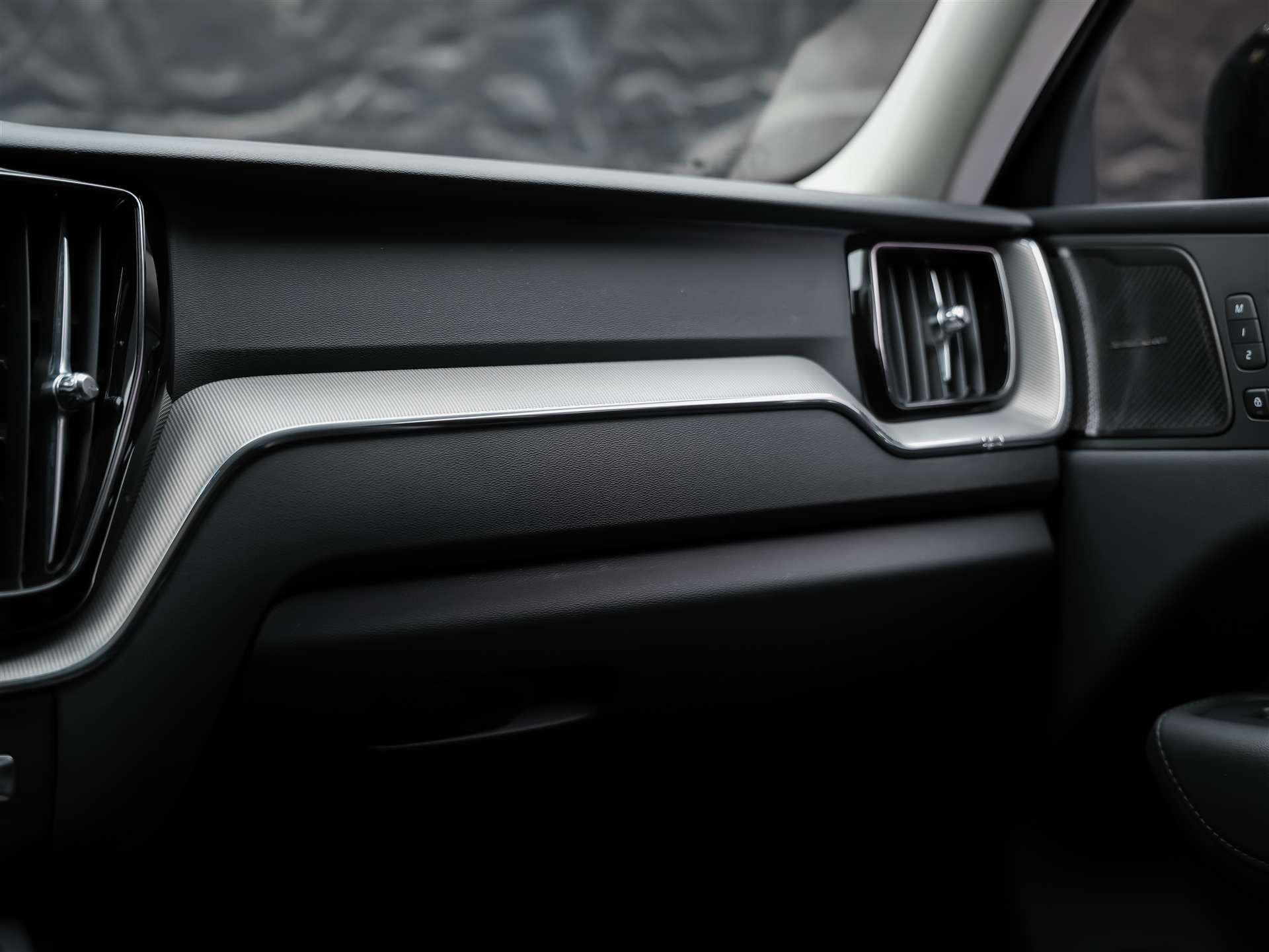 VOLVO XC60 B4 Benzin Mild Hybrid Core Geartronic *Panorama*Lenkradheizung*Harman/Kardon*-image-22