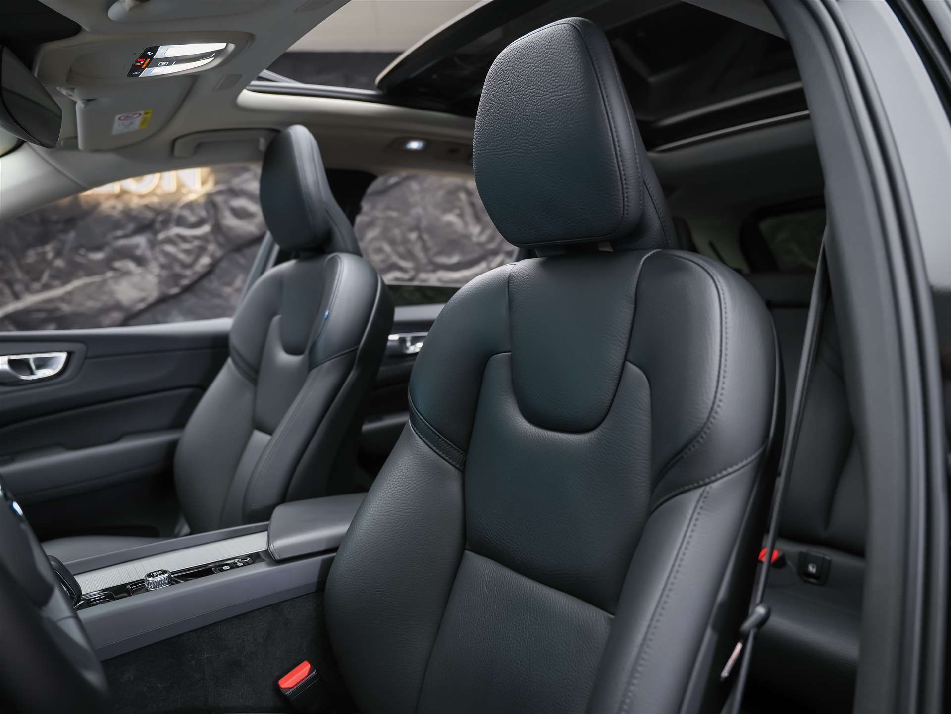 VOLVO XC60 B4 Benzin Mild Hybrid Core Geartronic *Panorama*Lenkradheizung*Harman/Kardon*-image-9
