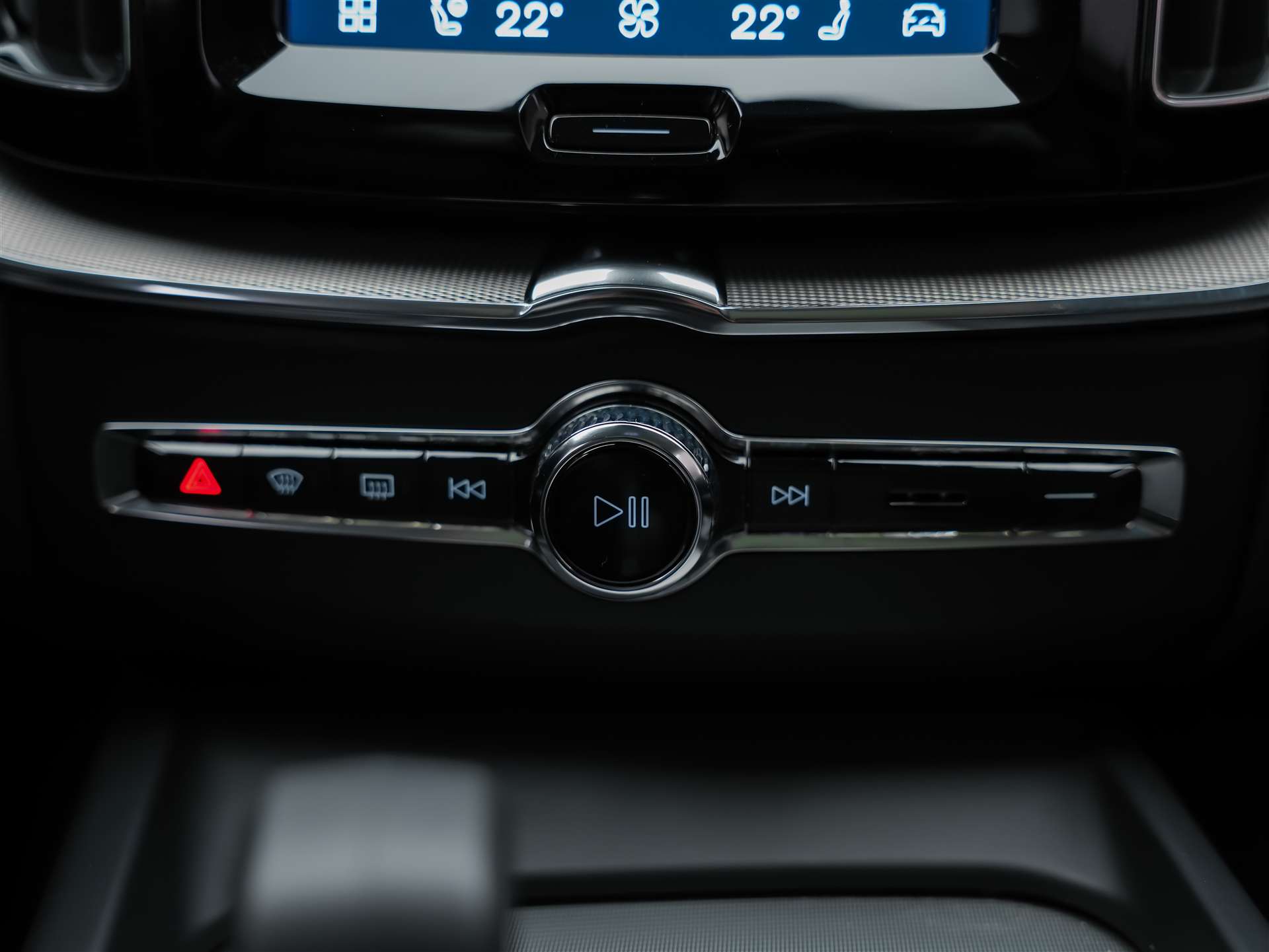VOLVO XC60 B4 Benzin Mild Hybrid Core Geartronic *Panorama*Lenkradheizung*Harman/Kardon*-image-24