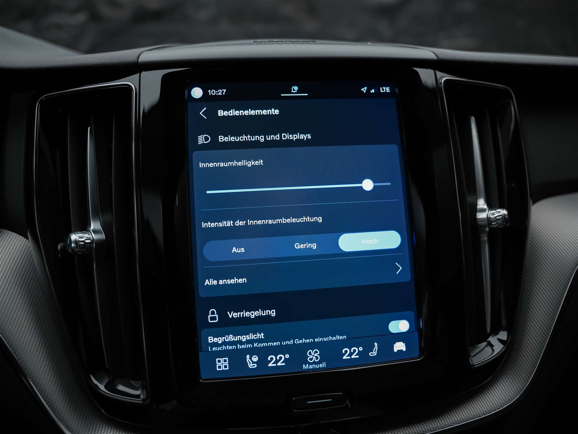 VOLVO XC60 B4 Benzin Mild Hybrid Core Geartronic *Panorama*Lenkradheizung*Harman/Kardon*-image-38