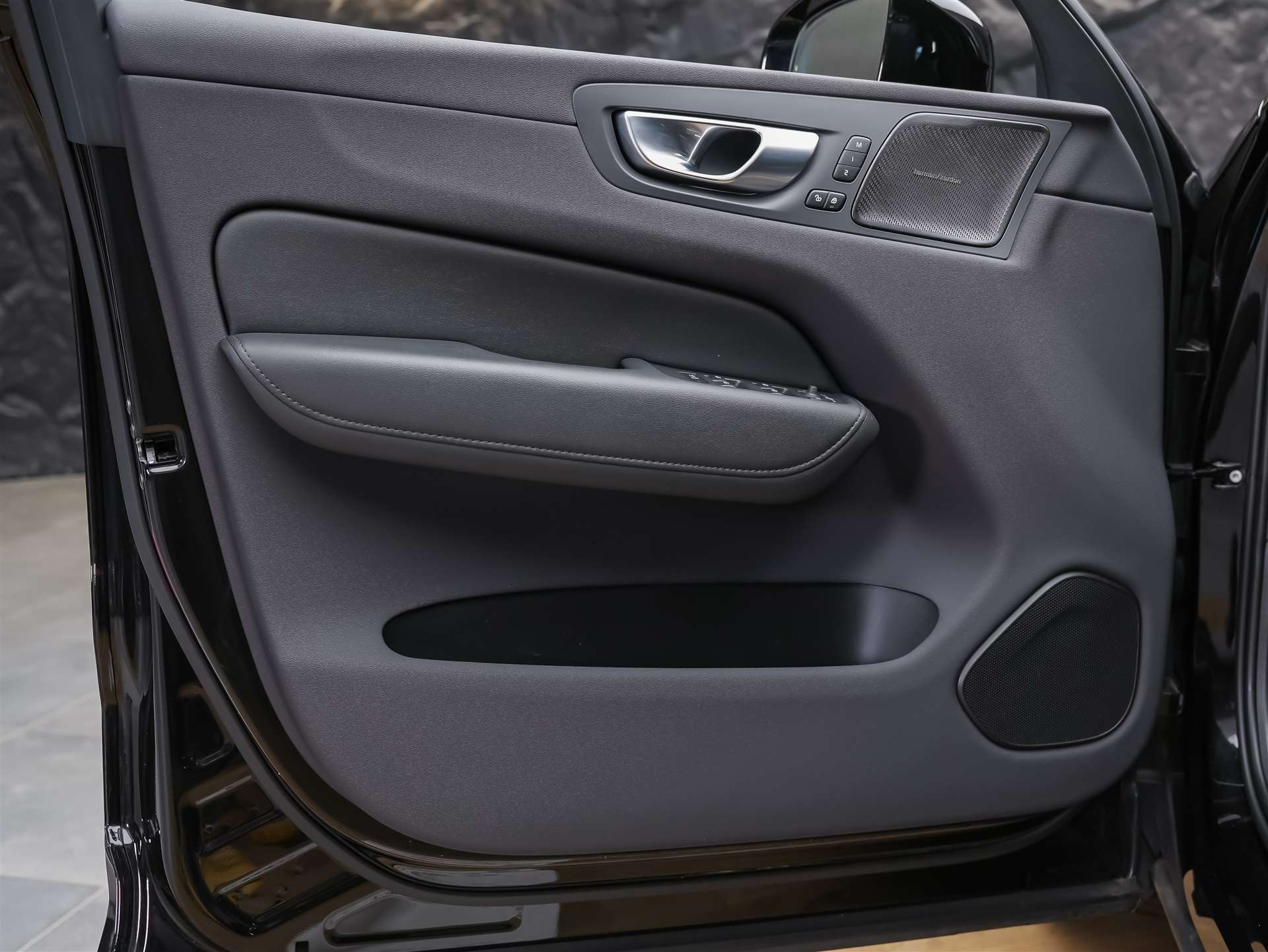 VOLVO XC60 B4 Benzin Mild Hybrid Core Geartronic *Panorama*Lenkradheizung*Harman/Kardon*-image-25