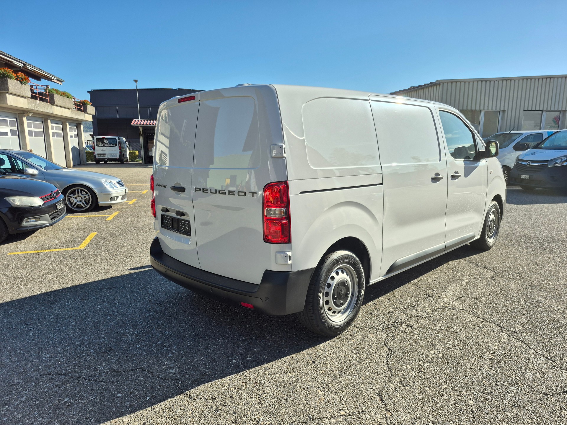 PEUGEOT Expert 1.5 BlueHDi 120 S&S Standard-image-4