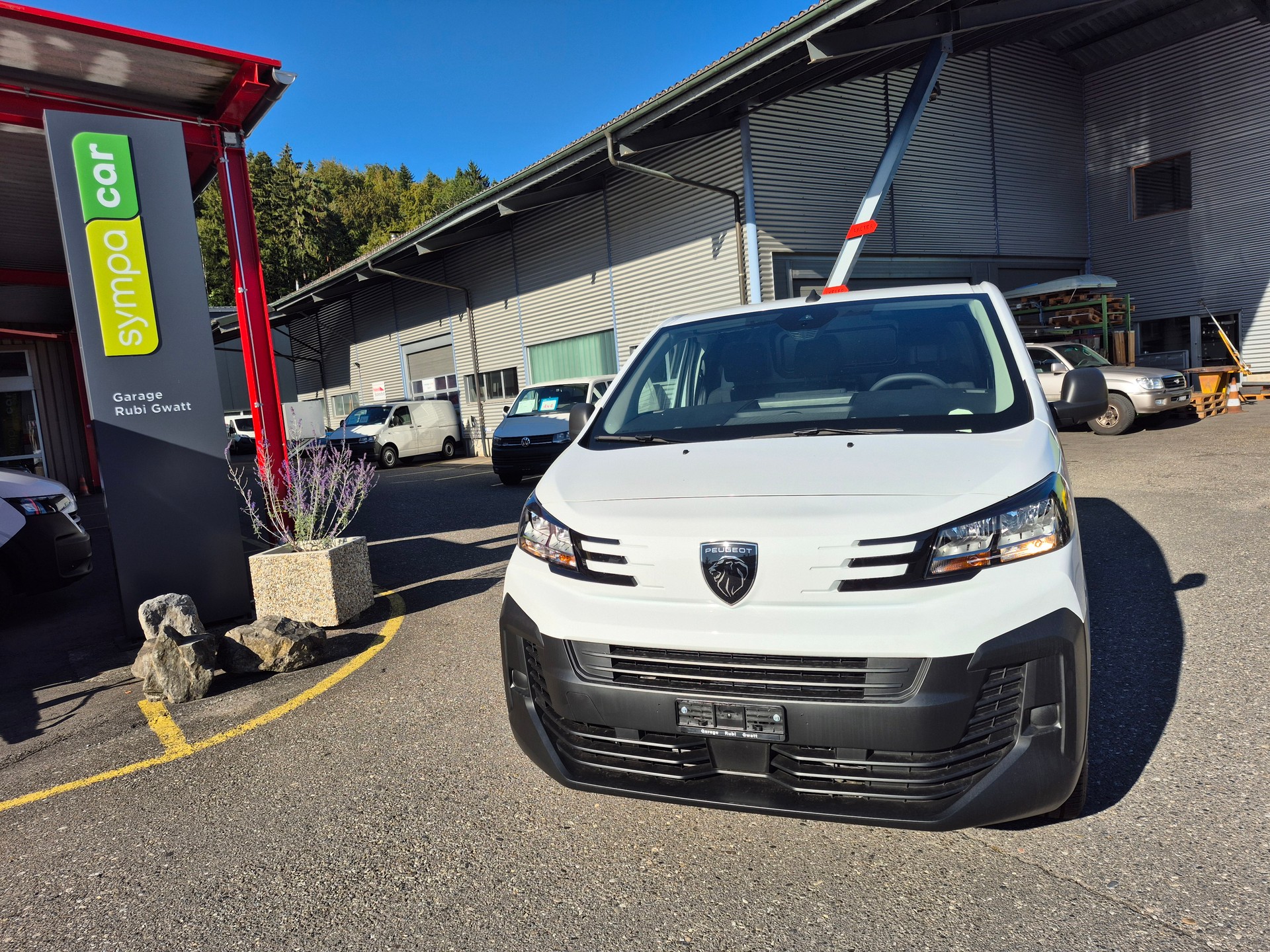 PEUGEOT Expert 1.5 BlueHDi 120 S&S Standard-image-1