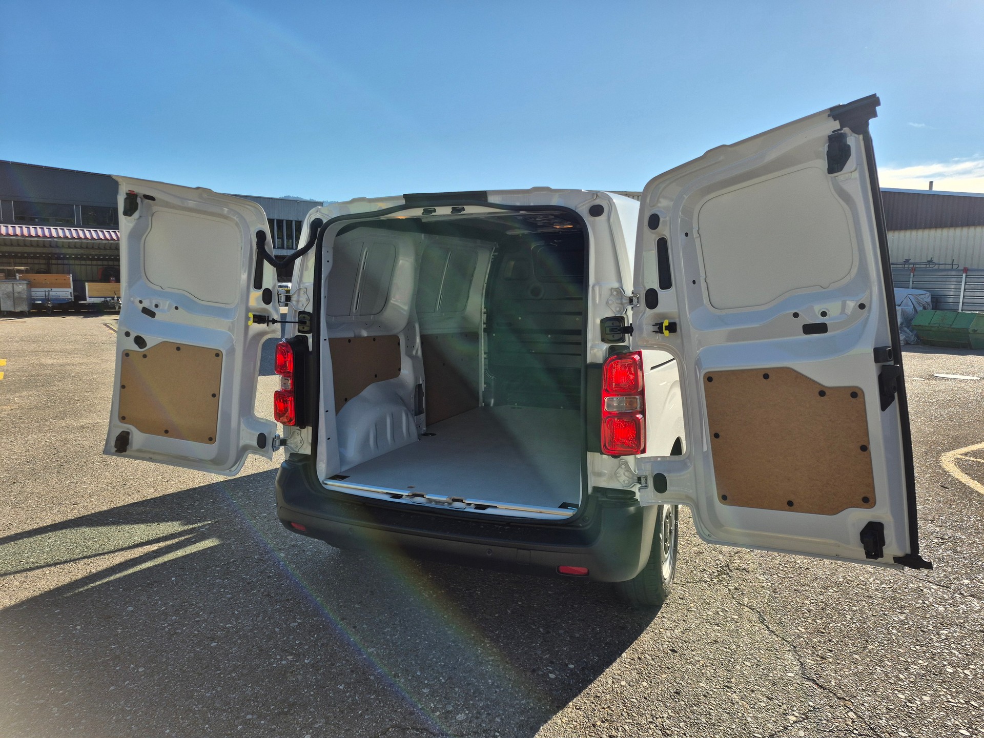 PEUGEOT Expert 1.5 BlueHDi 120 S&S Standard-image-10