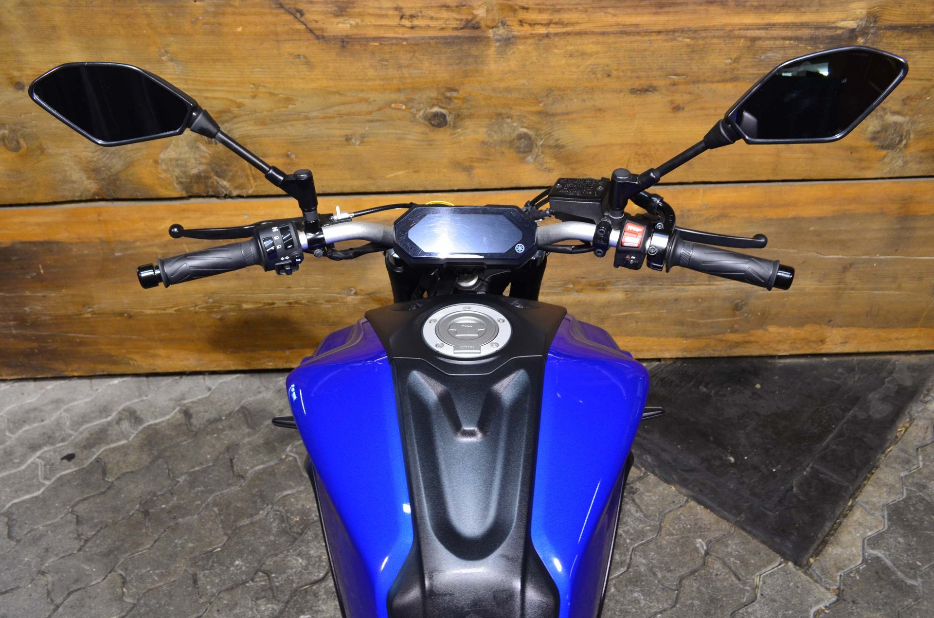 YAMAHA MT-07 ABS-showroom-element-2