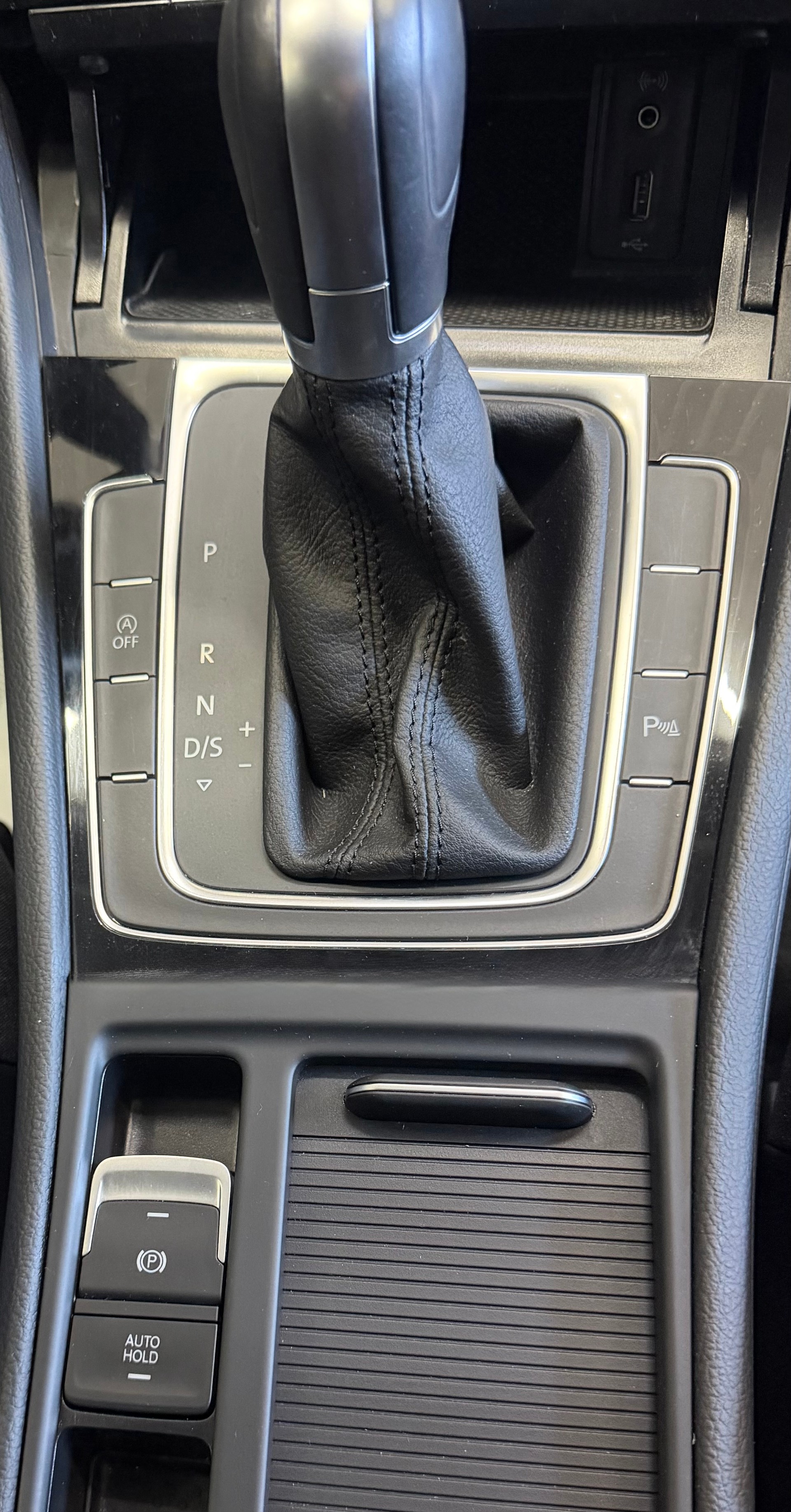 VW Golf Variant 1.4 TSI Comfortline DSG-image-9