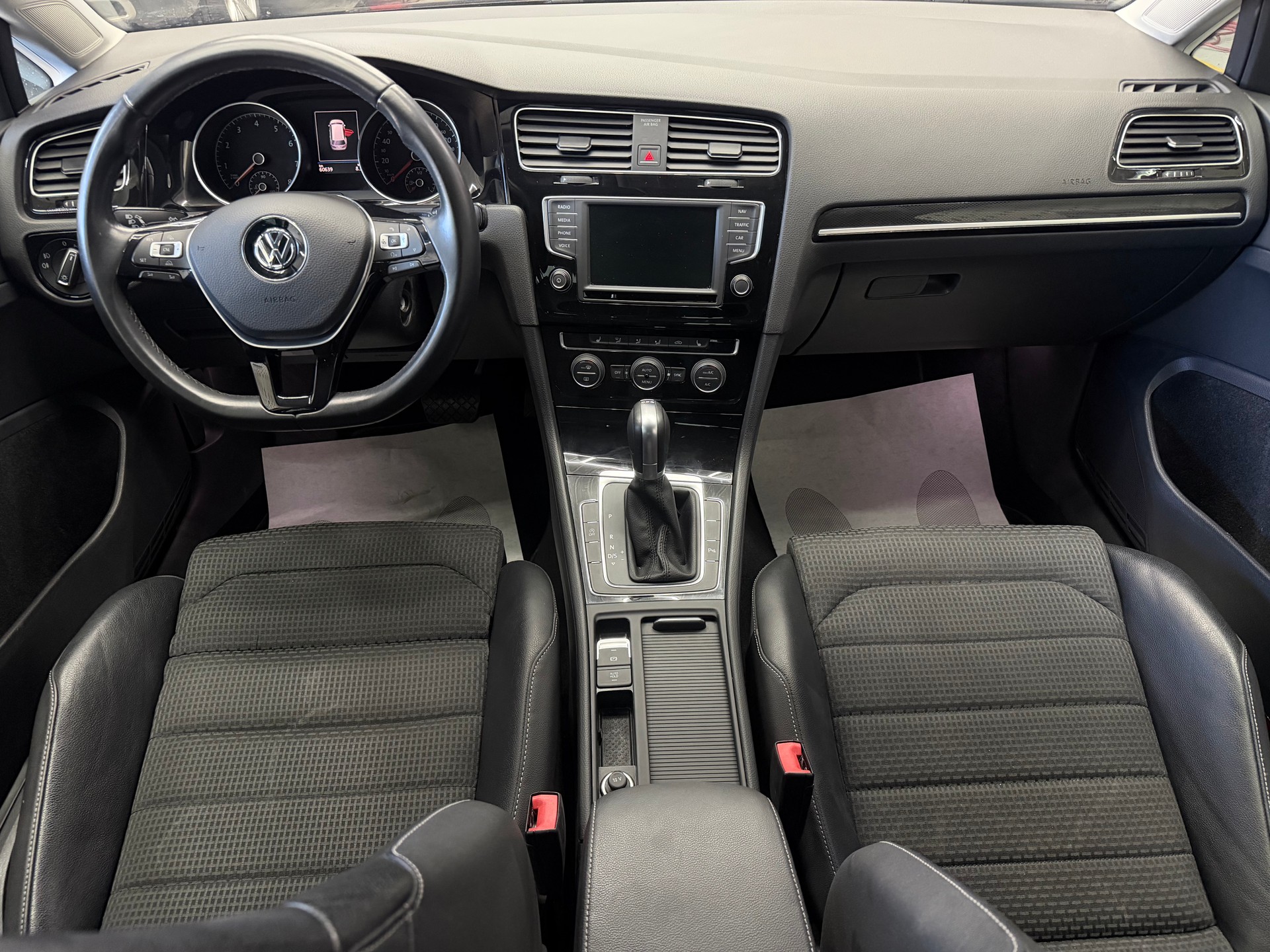 VW Golf Variant 1.4 TSI Comfortline DSG-image-3