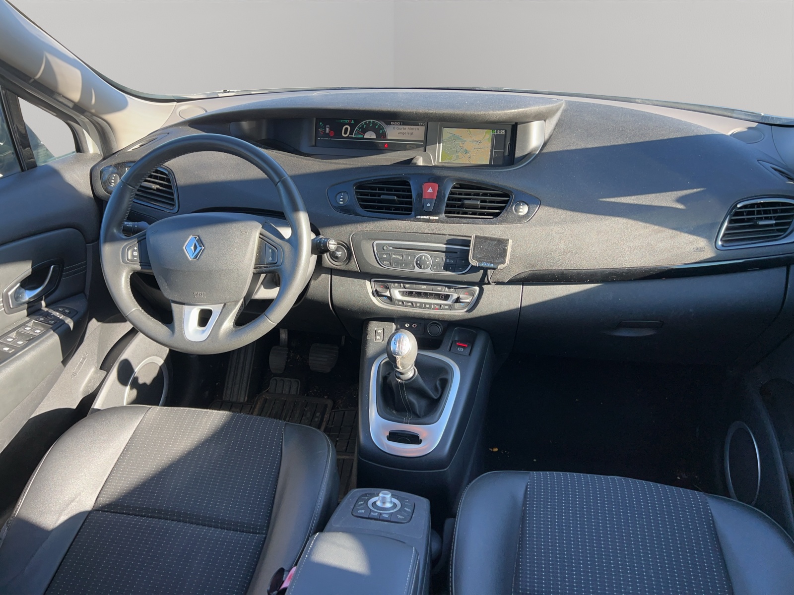 RENAULT Grand Scénic 1.6 dCi Dynamique-image-10