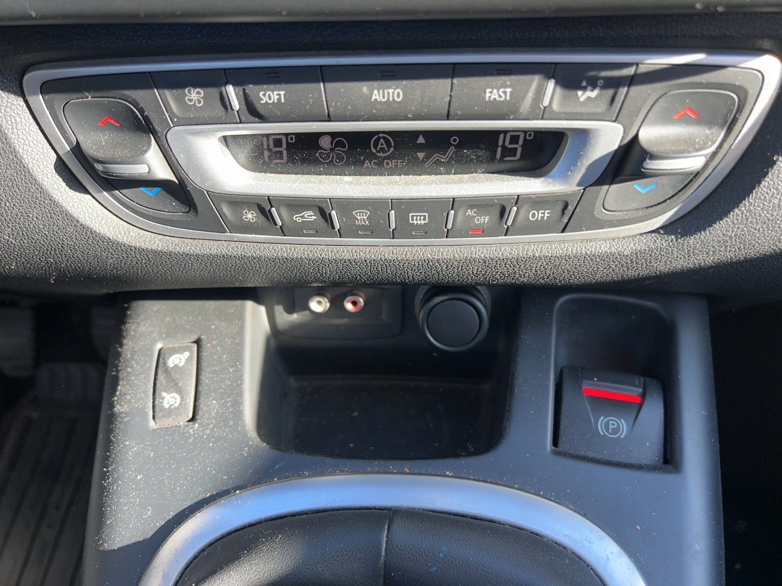 RENAULT Grand Scénic 1.6 dCi Dynamique-image-14