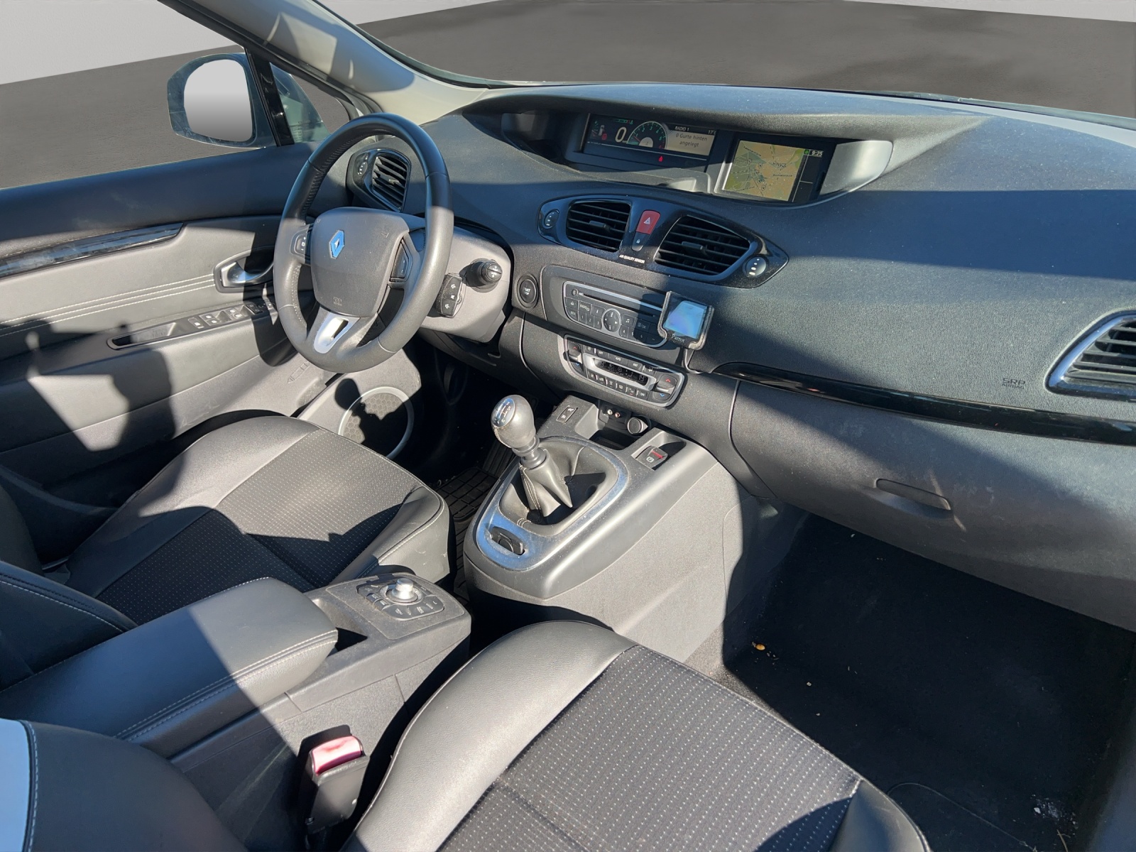 RENAULT Grand Scénic 1.6 dCi Dynamique-image-9
