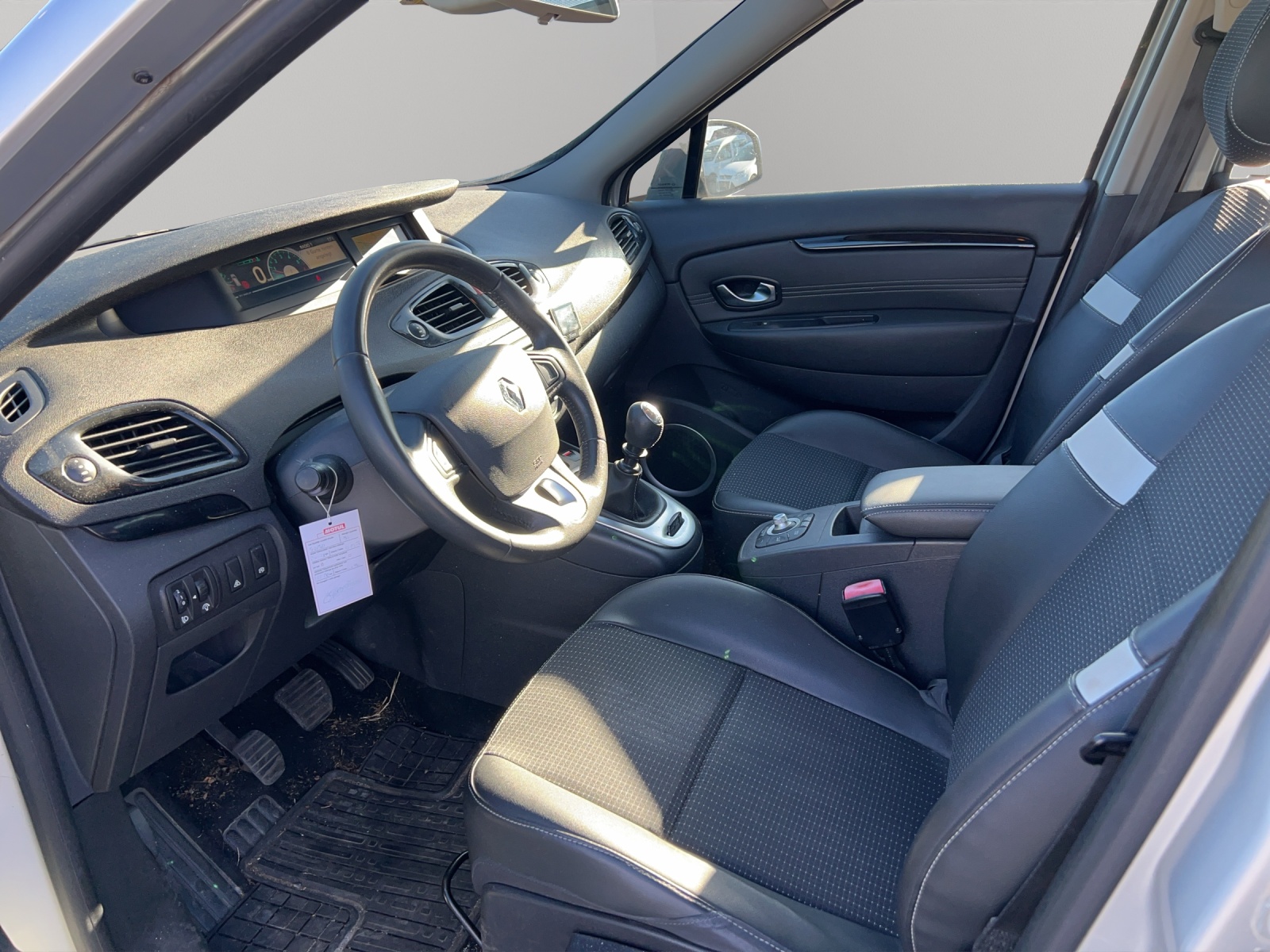 RENAULT Grand Scénic 1.6 dCi Dynamique-image-18