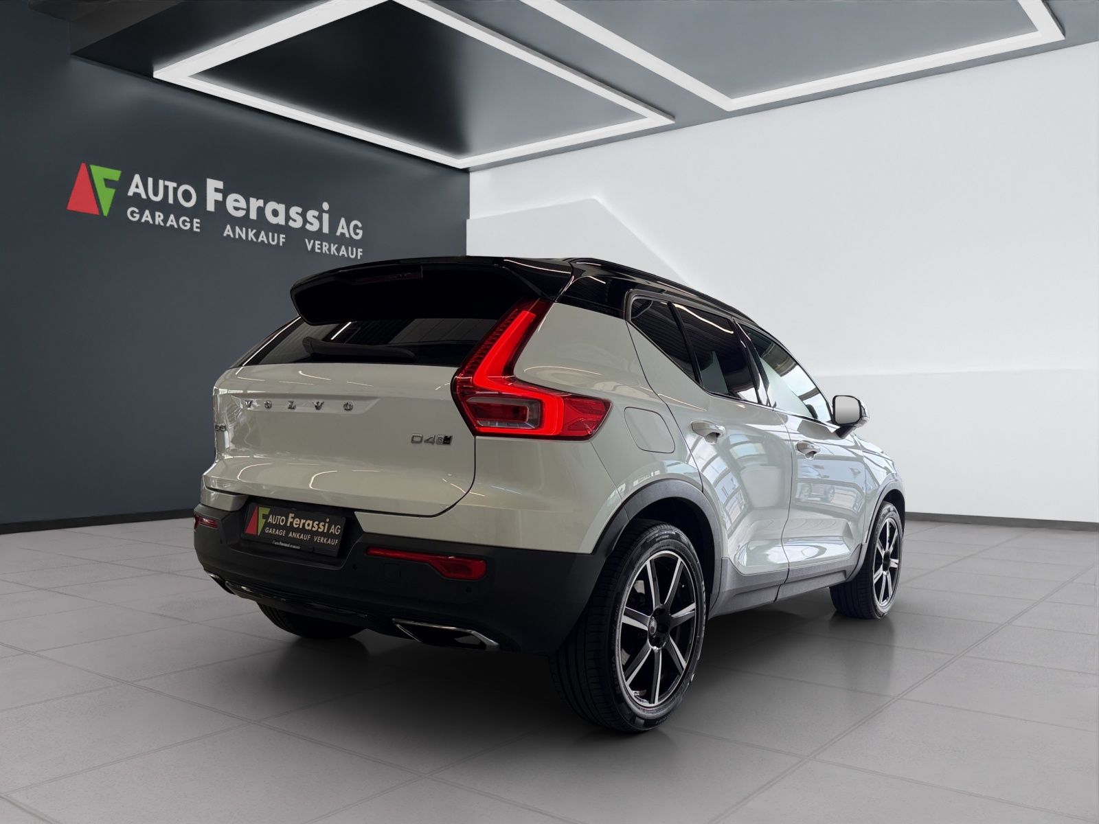 VOLVO XC40 D4 AWD R-Design Geartronic-image-5
