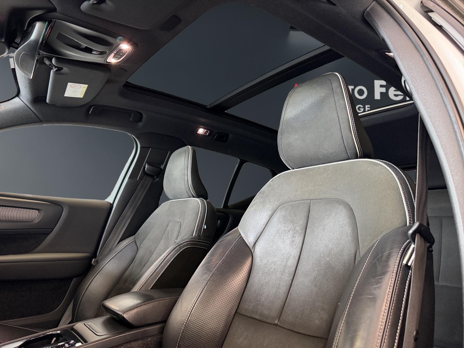 VOLVO XC40 D4 AWD R-Design Geartronic-image-18