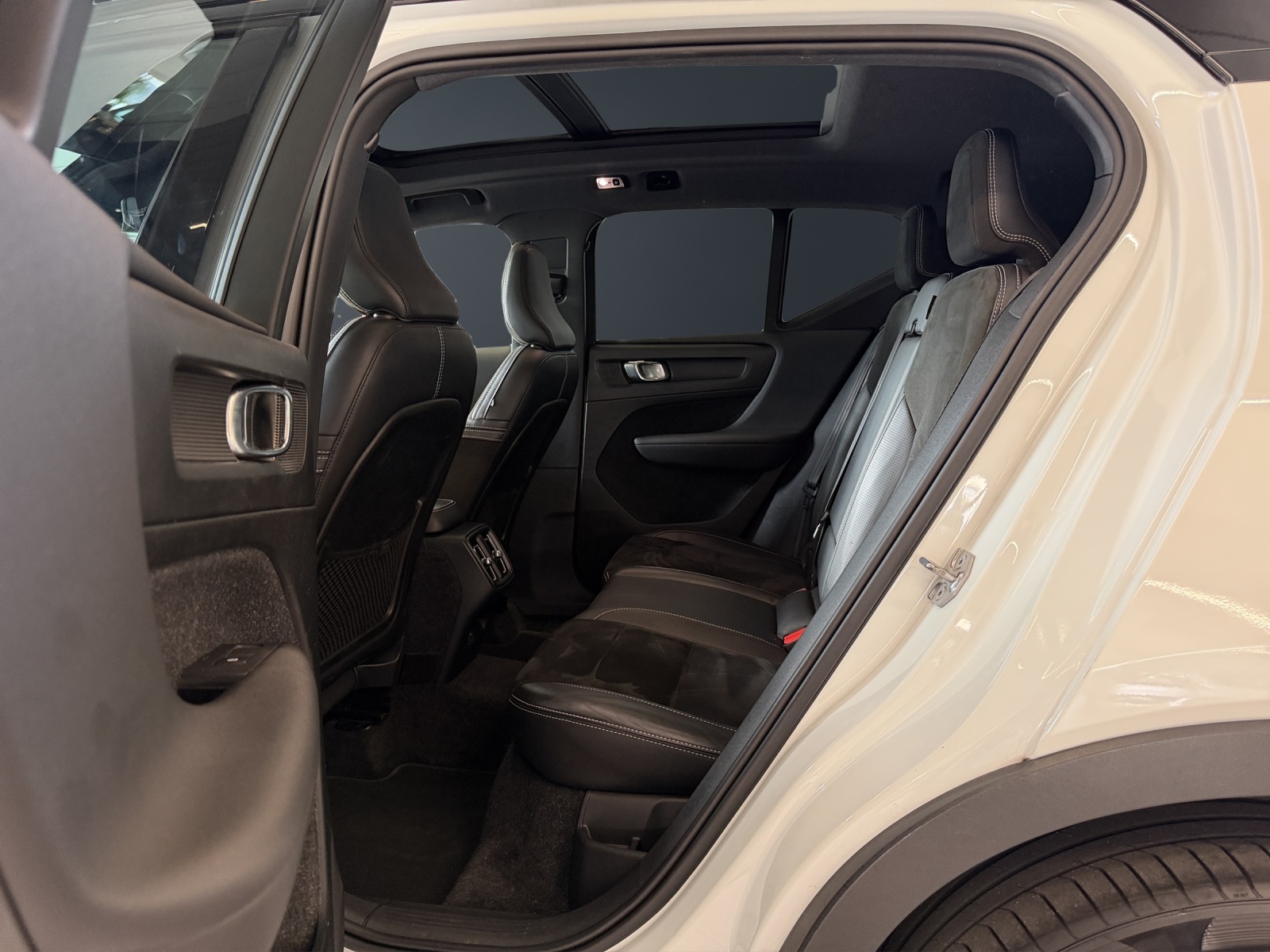 VOLVO XC40 D4 AWD R-Design Geartronic-image-13