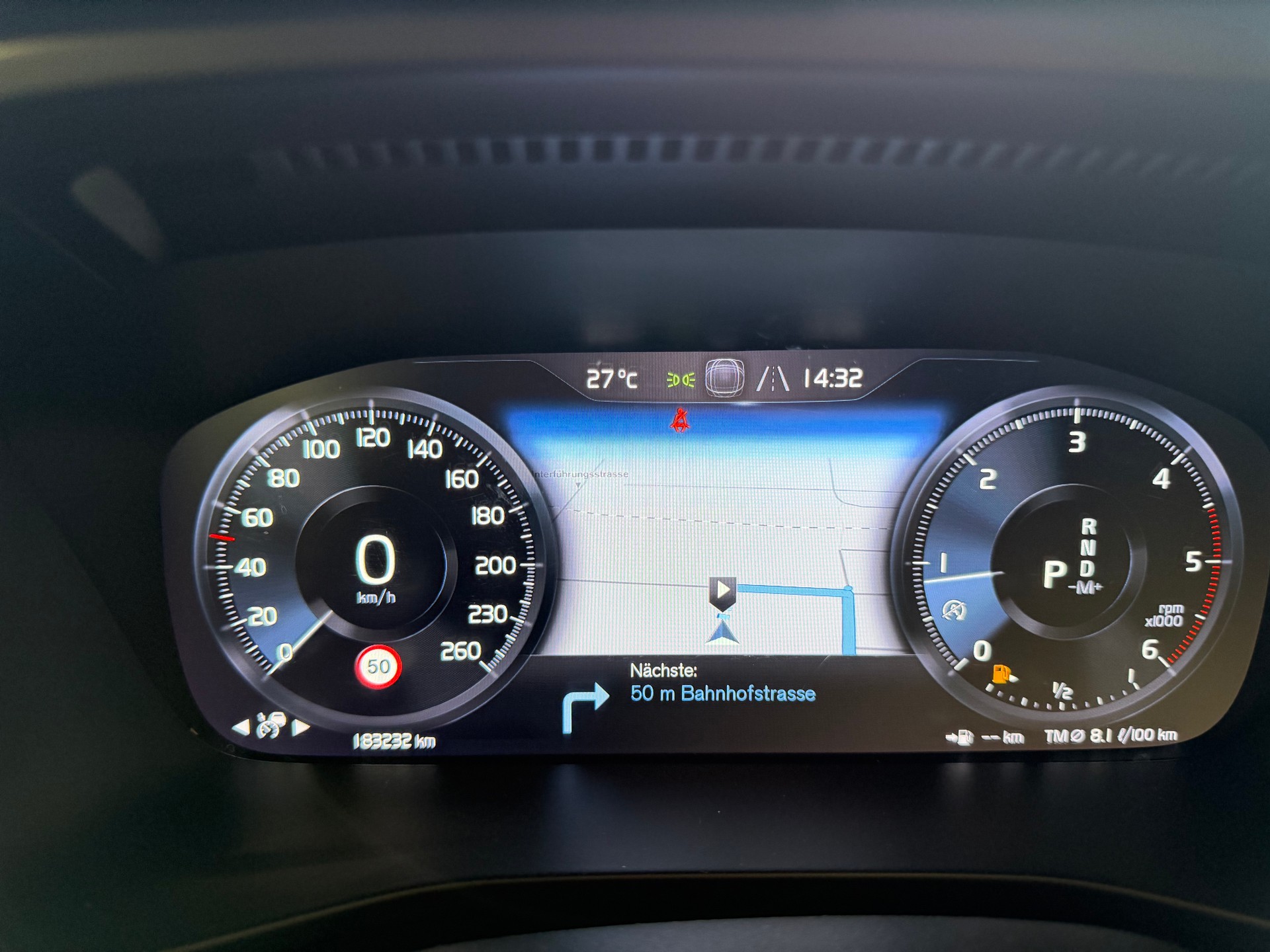 VOLVO XC40 D4 AWD R-Design Geartronic-image-24